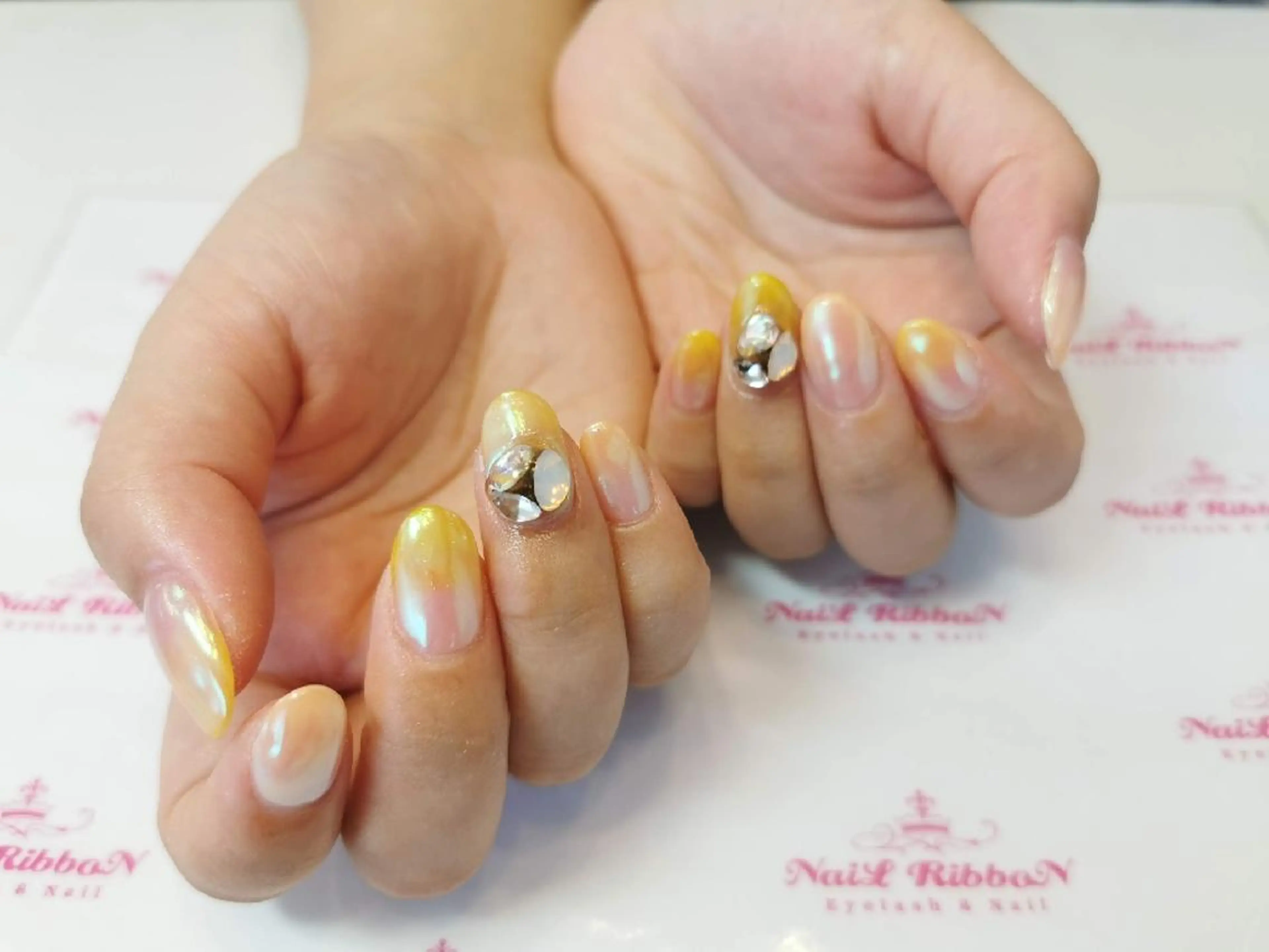 ネイル ネイルリボン 受付スタッフのネイルデザイン