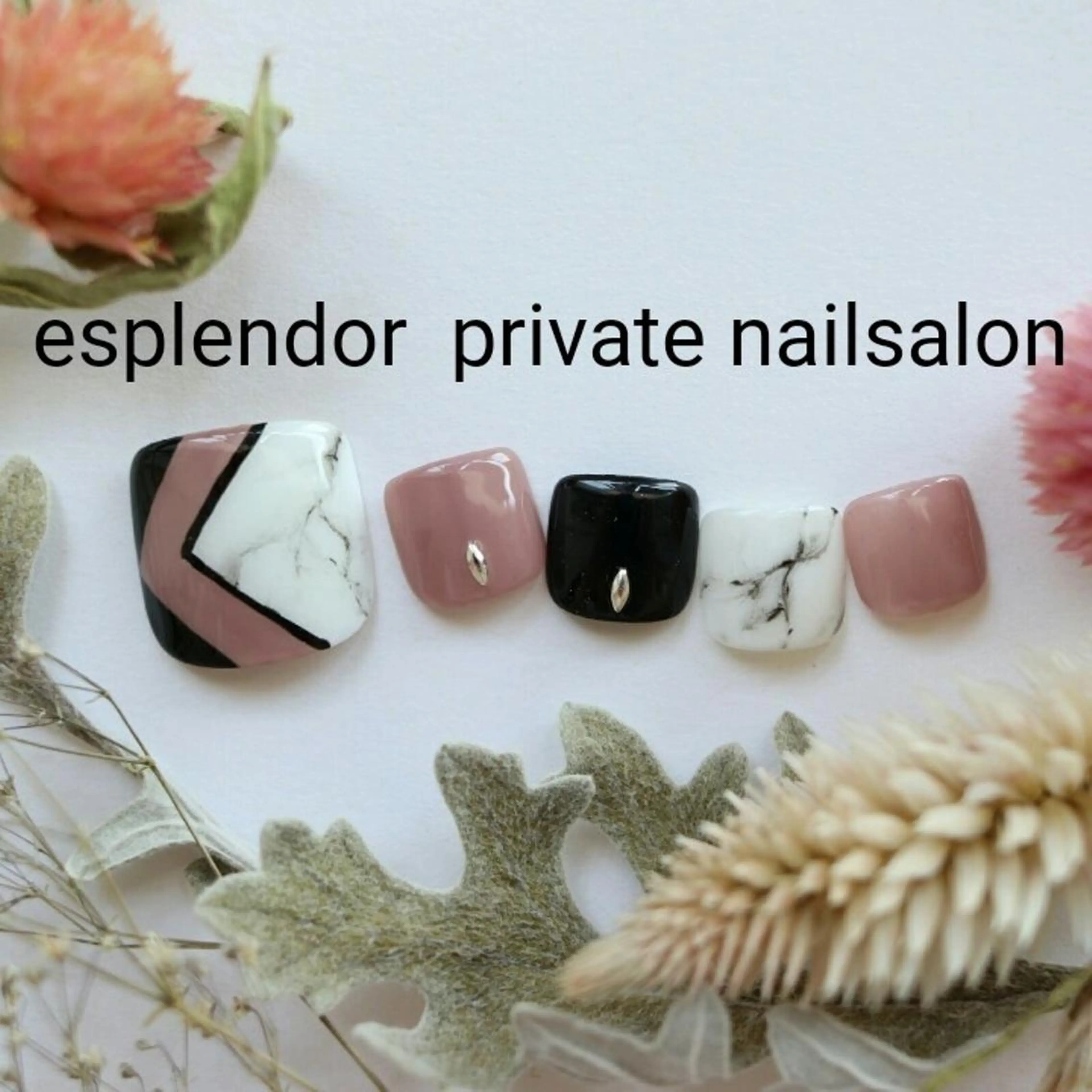ネイル 大理石ネイル(マーブル) シルバー フットネイル esplendor  エスプレンドル所属・esplendor  小野寺のネイルデザイン