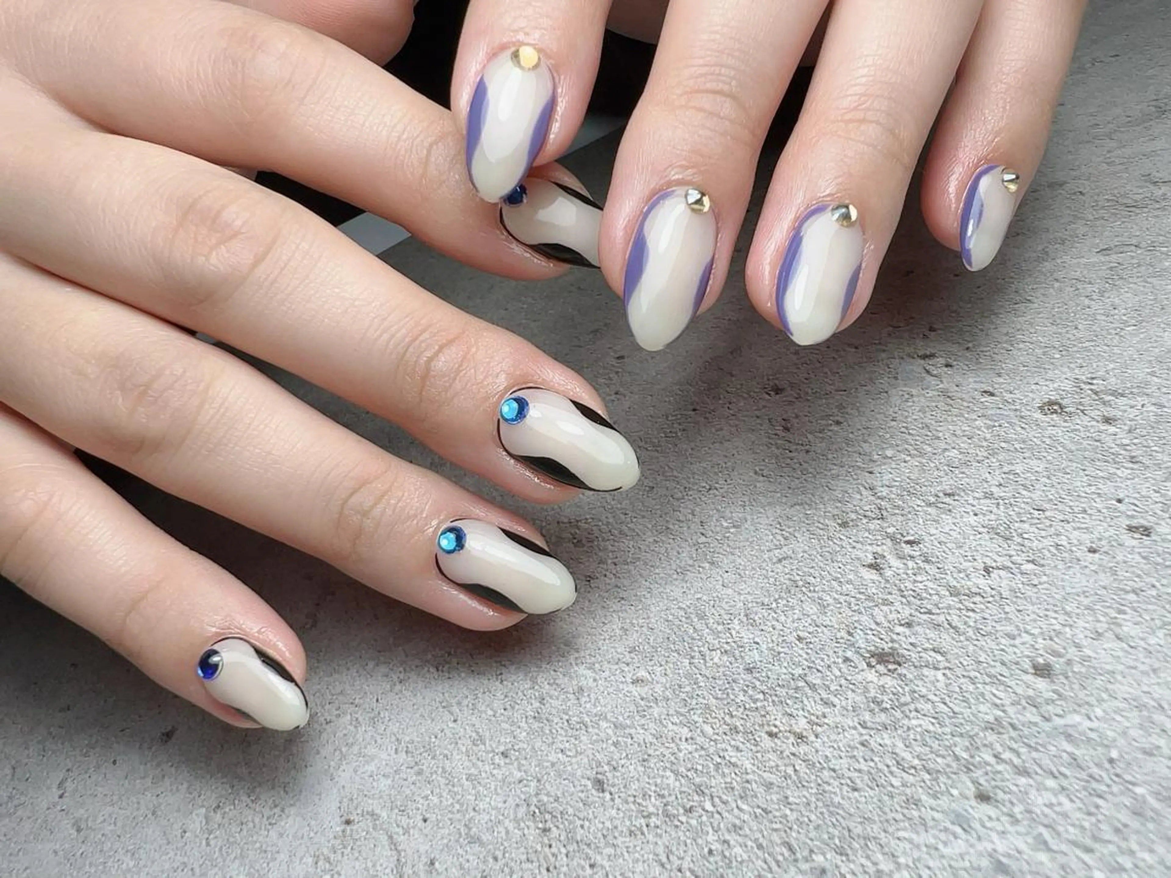 ネイル ハンドネイル 𝐑𝐞𝐯𝐢𝐨 ___堺市西区のマツエク・マツパデザイン