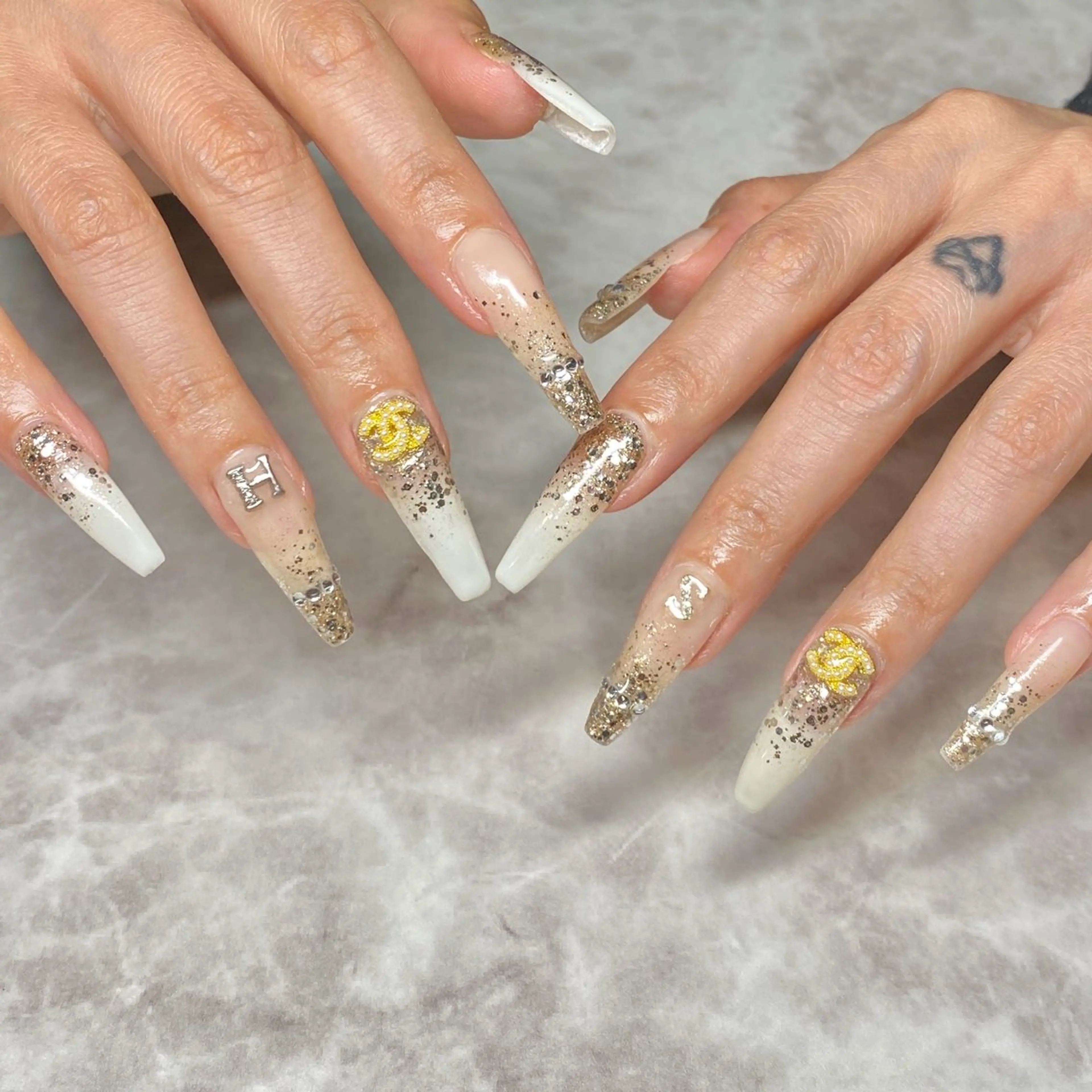 ネイル 長さ出し ラメ(グリッター) ラメグラデーション Loca所属・Loca.nails Kasumiのネイルデザイン