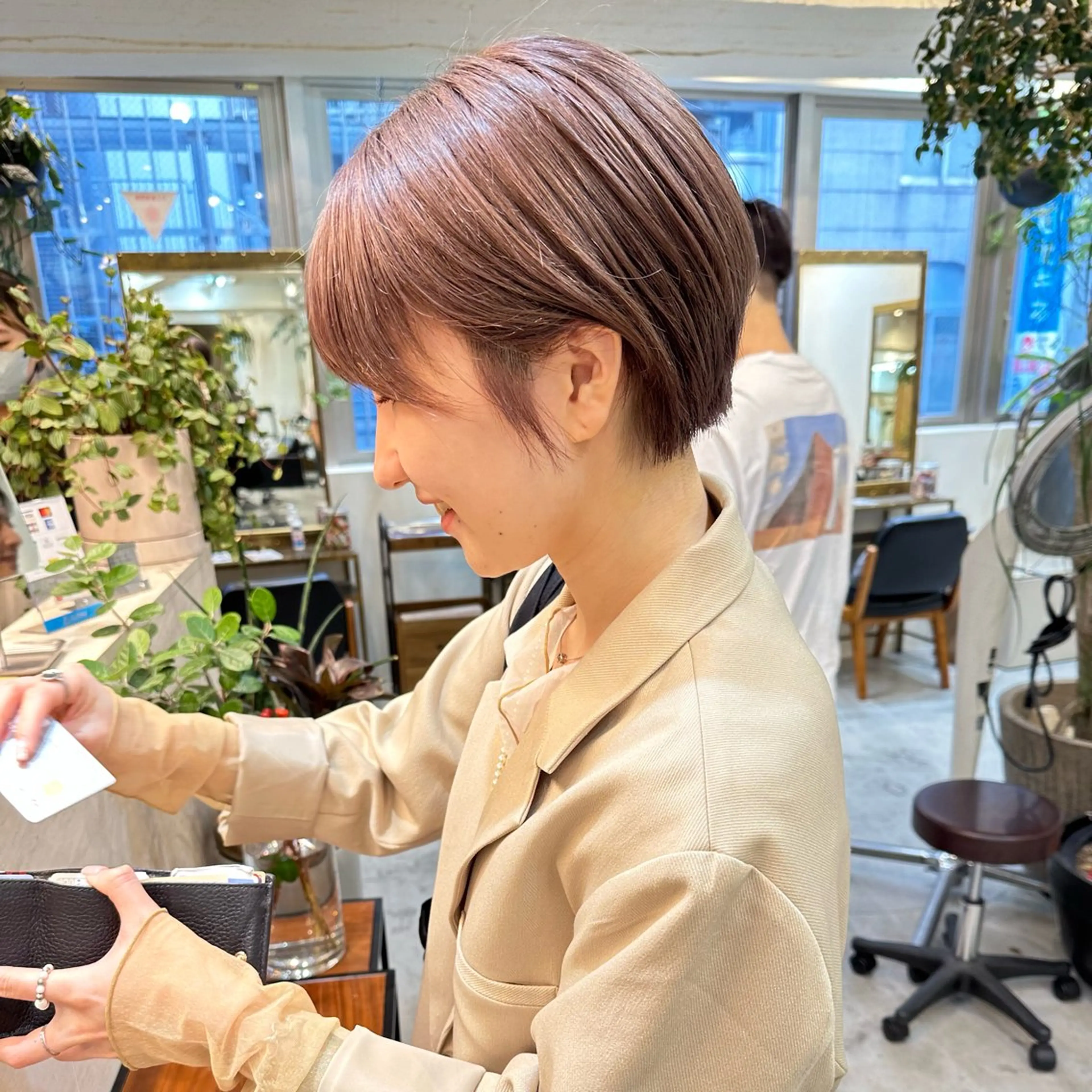 ショート カラー ブリーチ ハイトーンカラー ラベンダーカラー ショートヘア カット ヘアカラー 銀 座のヘアスタイル