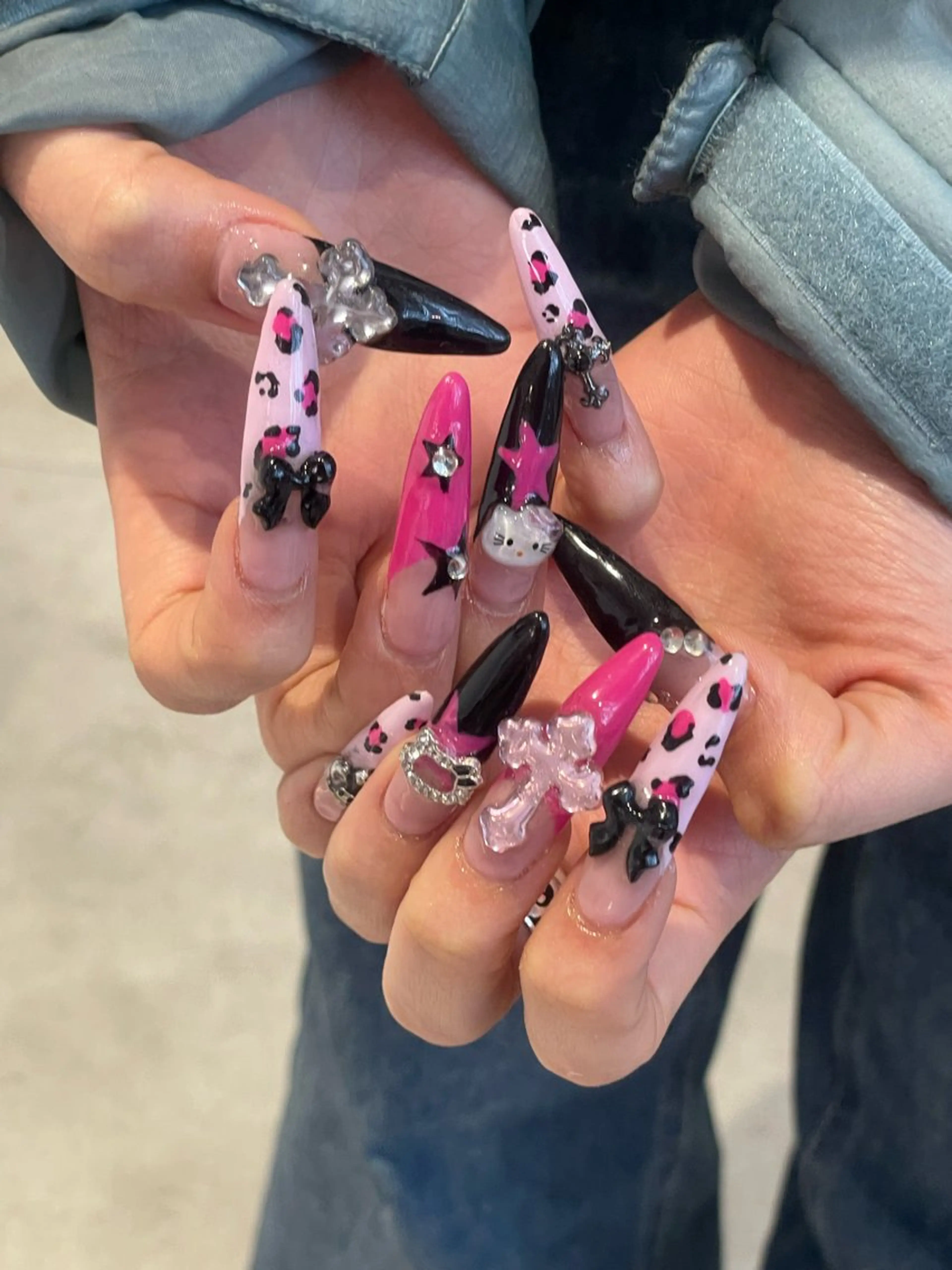 ネイル 🎀ボブ＋ハイトーン シュカ👶🏻のヘアスタイル