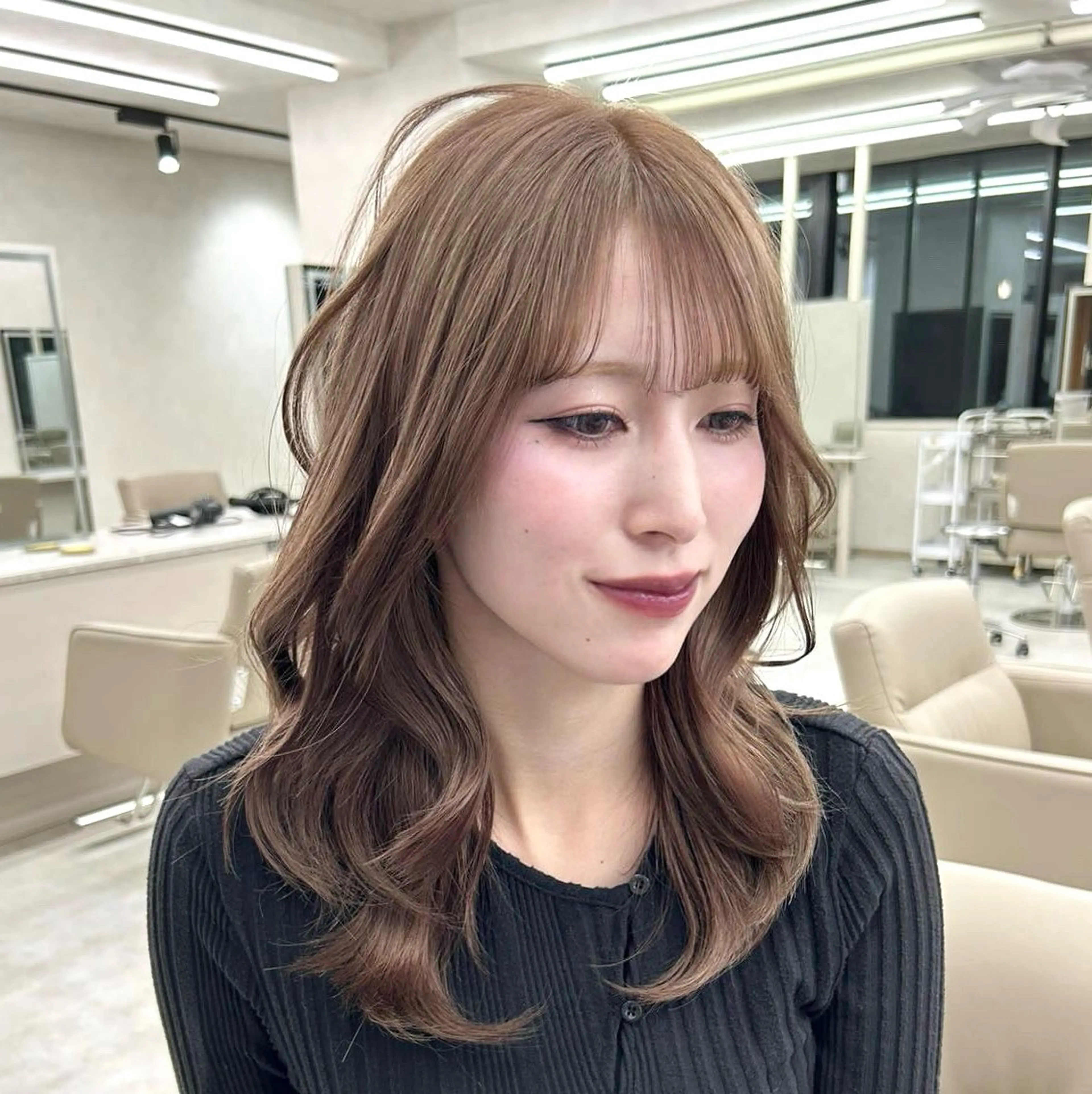 セミロング カラー ヘアカラー トウマ｜ハイトーン ケアブリーチ✨横浜のヘアスタイル