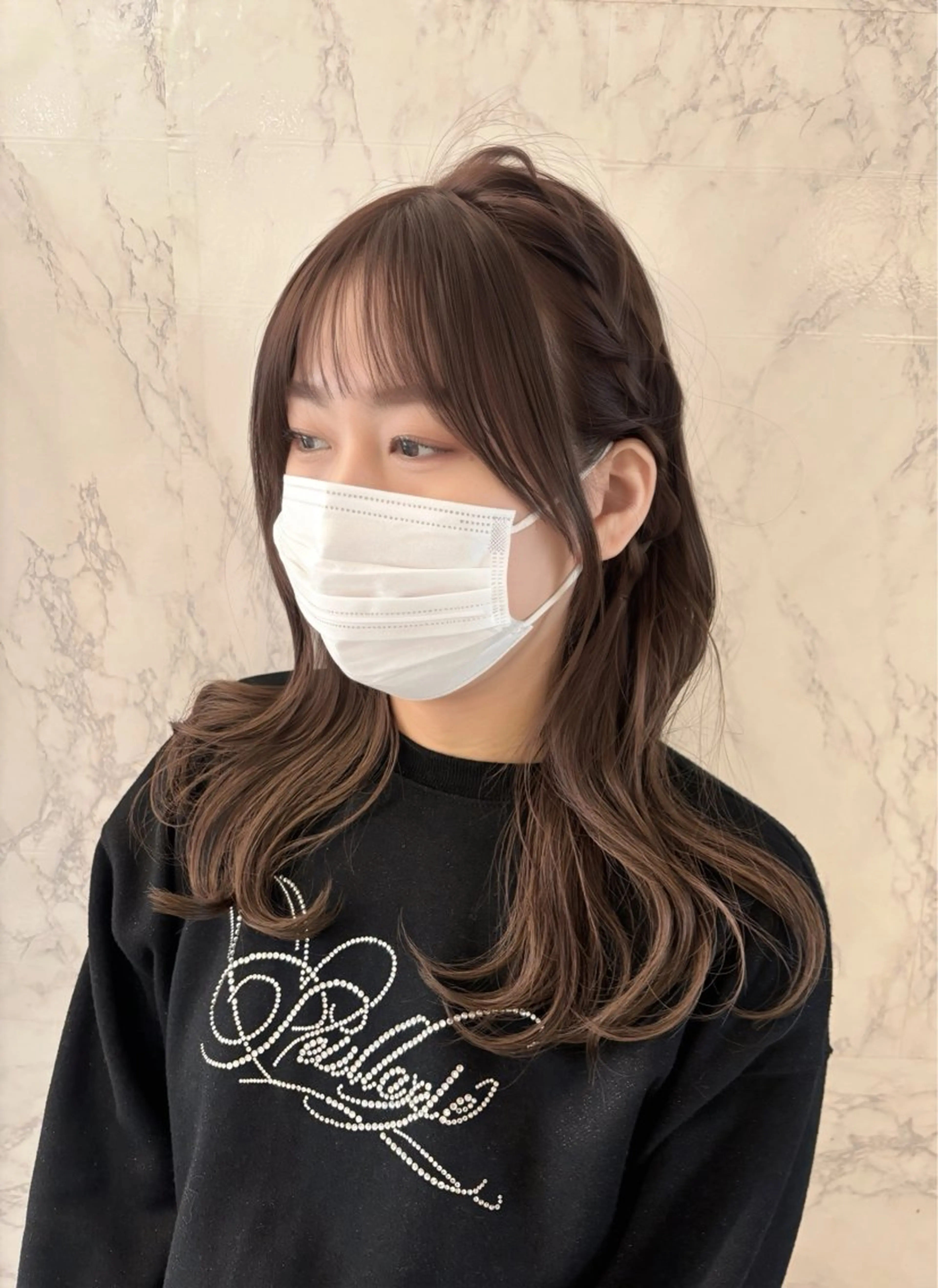 セミロング カット 朝尾 愛花のヘアスタイル