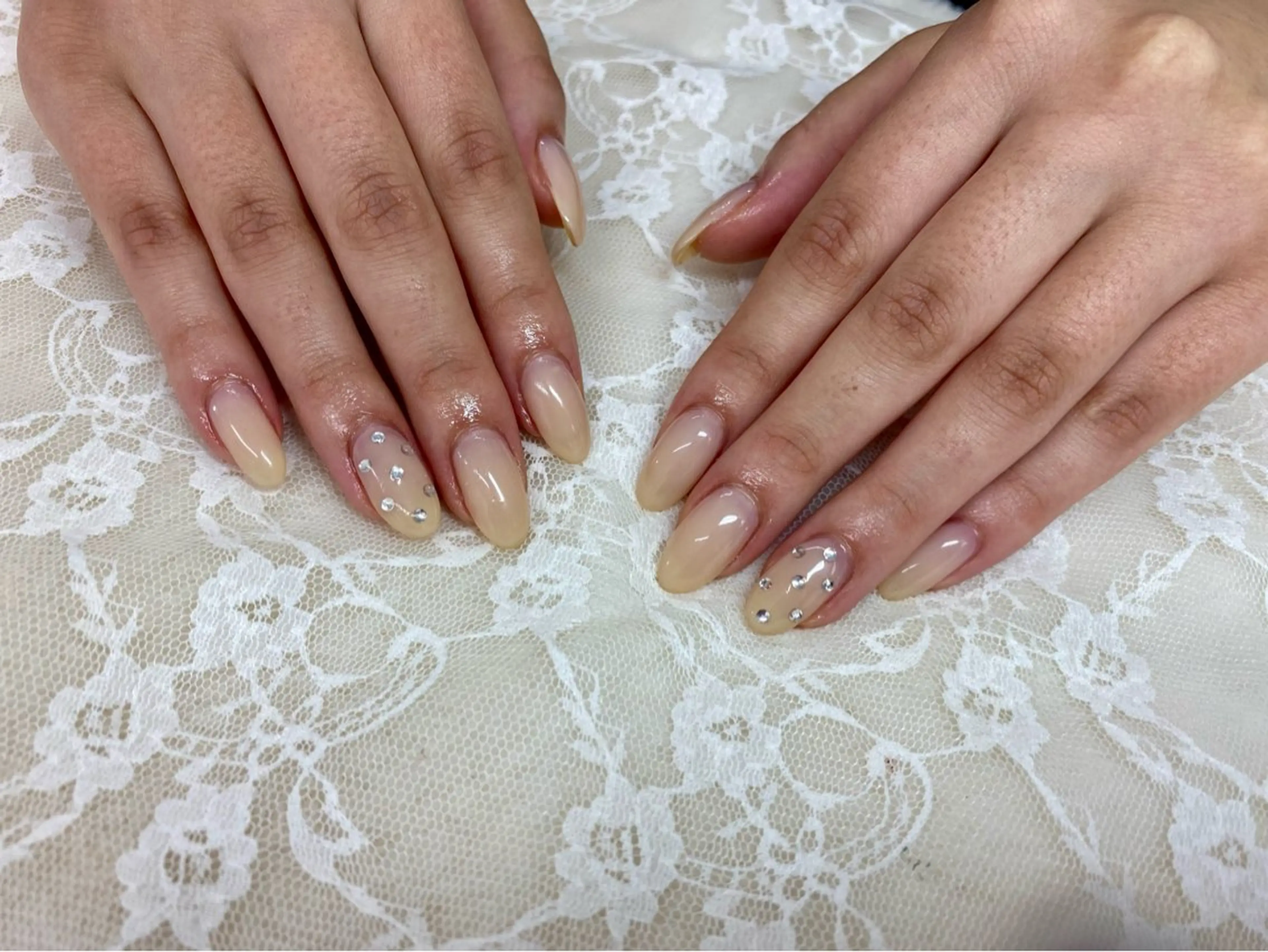 ネイル シンプルネイル ストーンネイル ハンドネイル ハンドケア 心斎橋Salon Epokkuのネイルデザイン