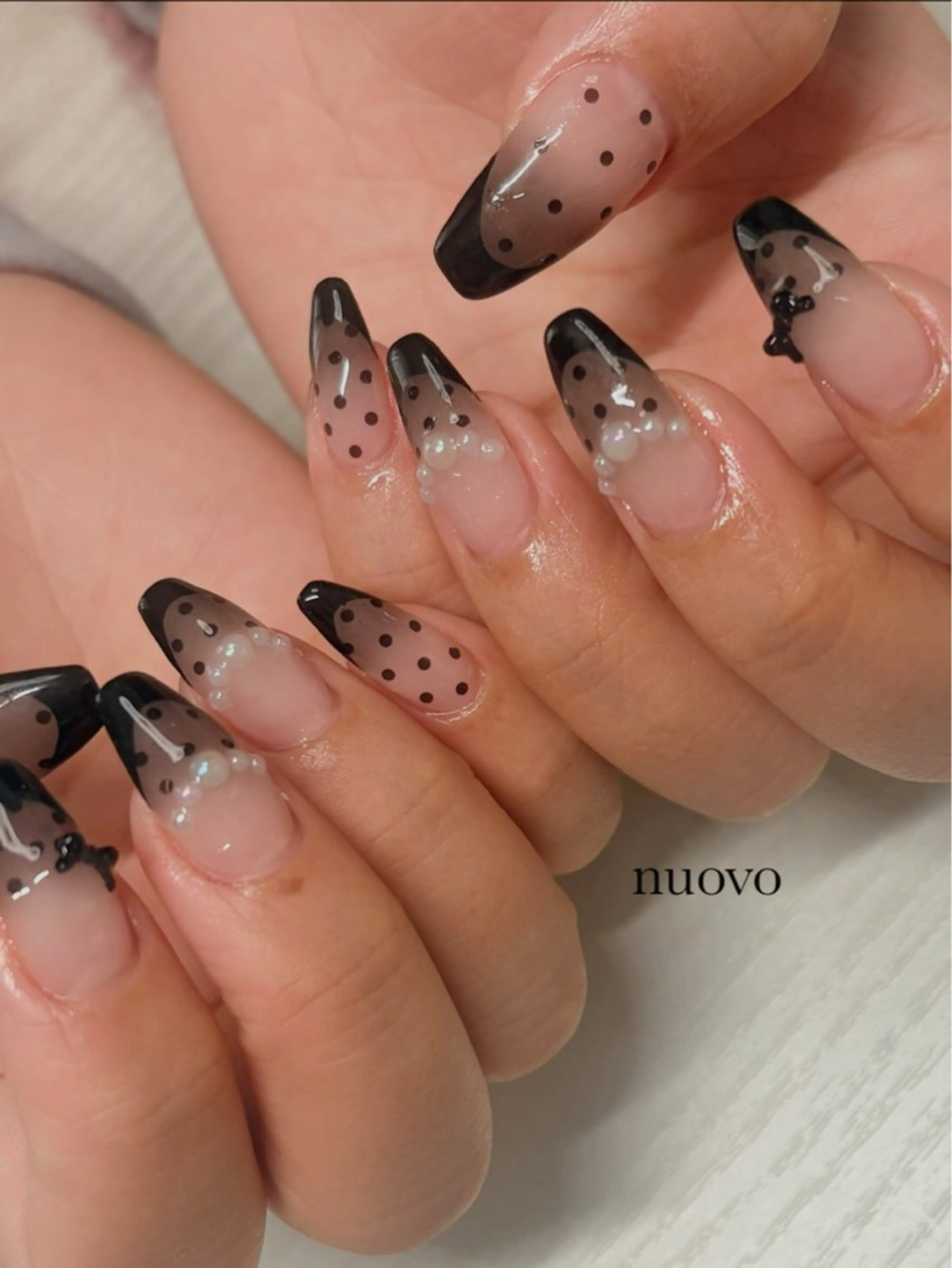 ネイル ドット フレンチネイル グラデーション 持ち込み nuovo yukoのネイルデザイン