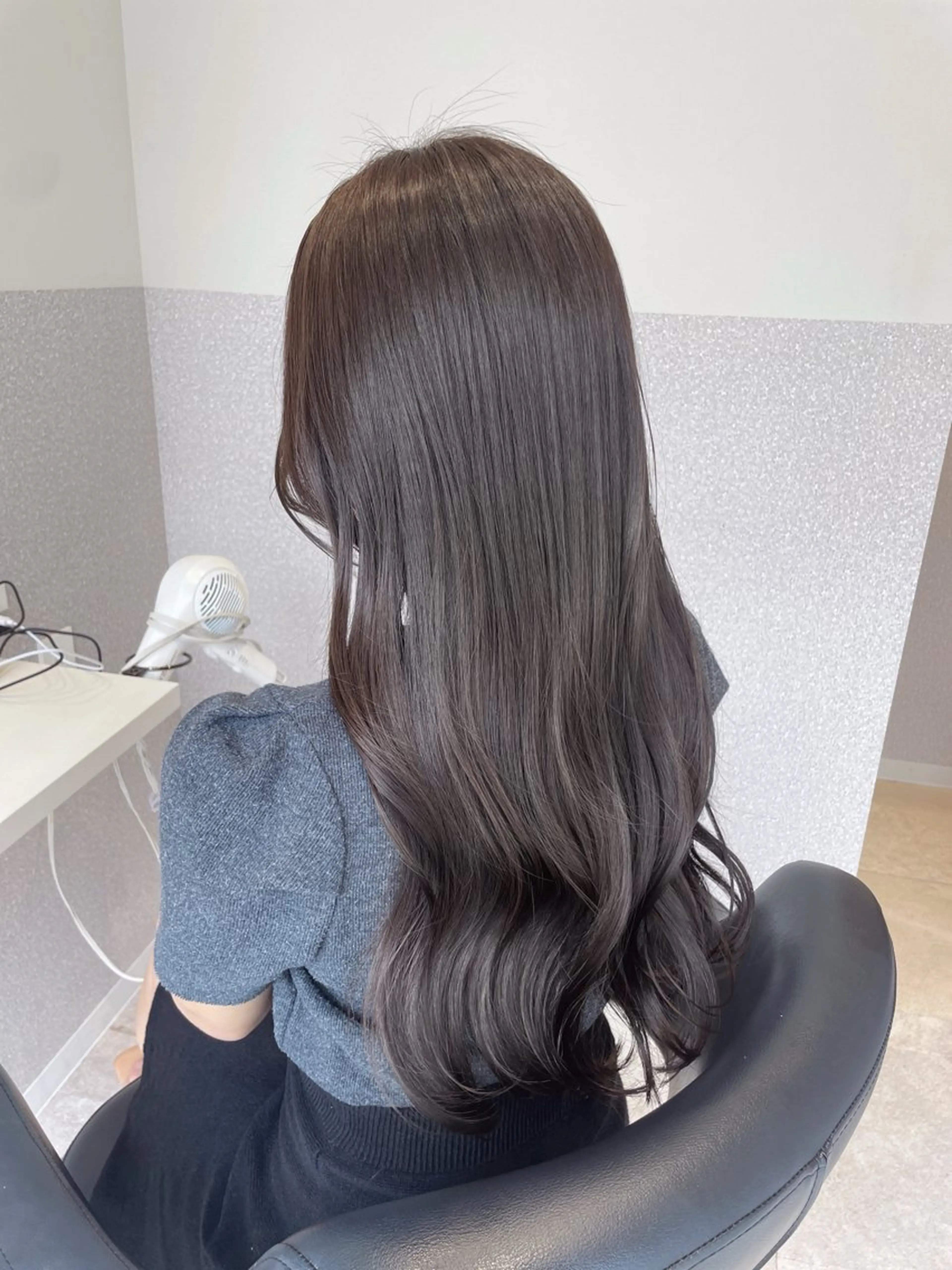 ロング カラー グレージュ オリーブグレージュ オリーブグレー ヘアカラー 女性リピ90%🍨 🩷佐藤みずきのヘアスタイル