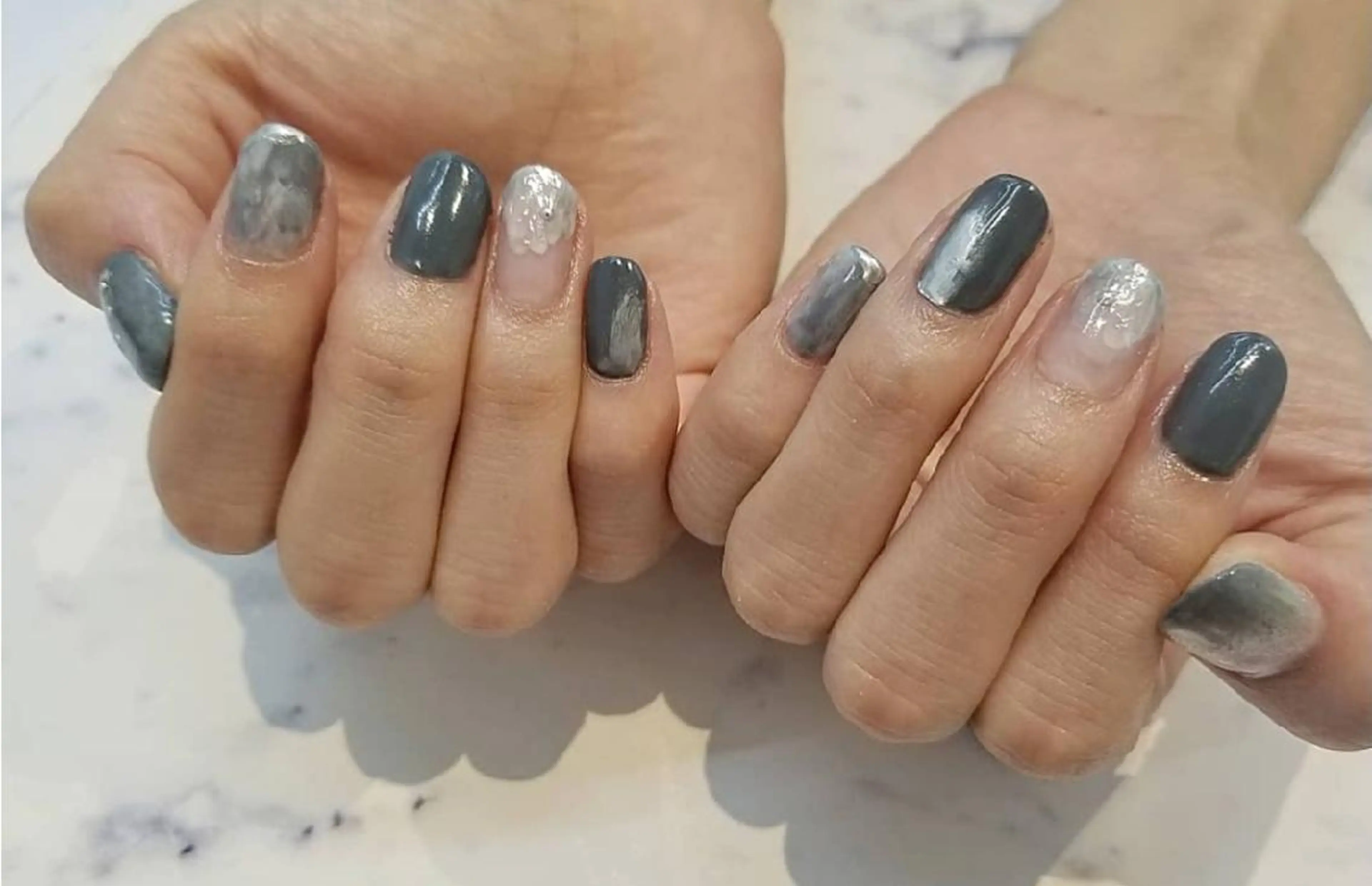 ネイル ブルー ニュアンスネイル 関口 友菜のヘアスタイル