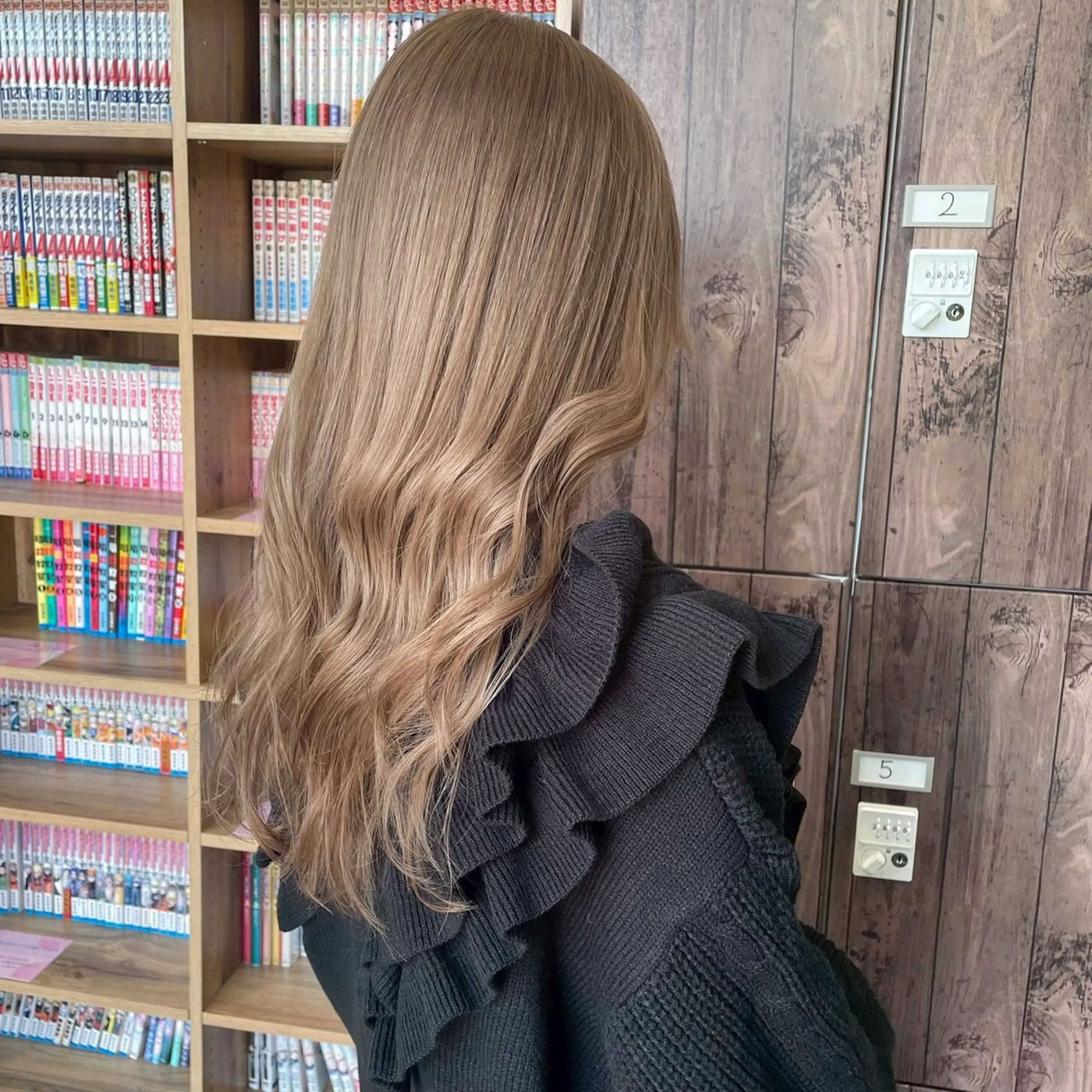 ロング カラー アッシュ ベージュカラー ダブルカラー トリートメント エヌプランツ 和泉府中のヘアスタイル