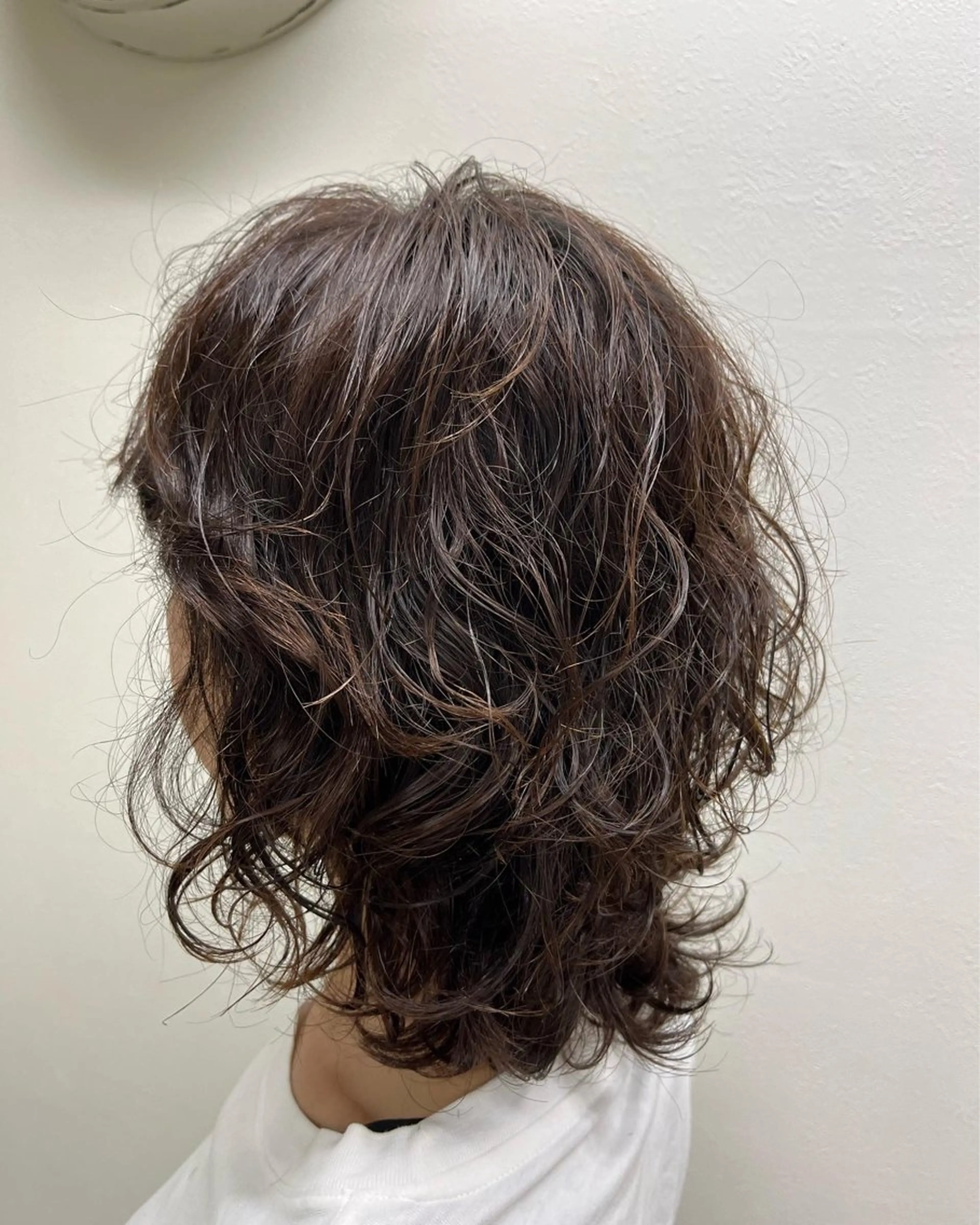 ミディアム パーマ ミディアムパーマ 伸ばしかけ レイヤーカット ウルフカット Dream30所属・Dream30 miyuのヘアスタイル