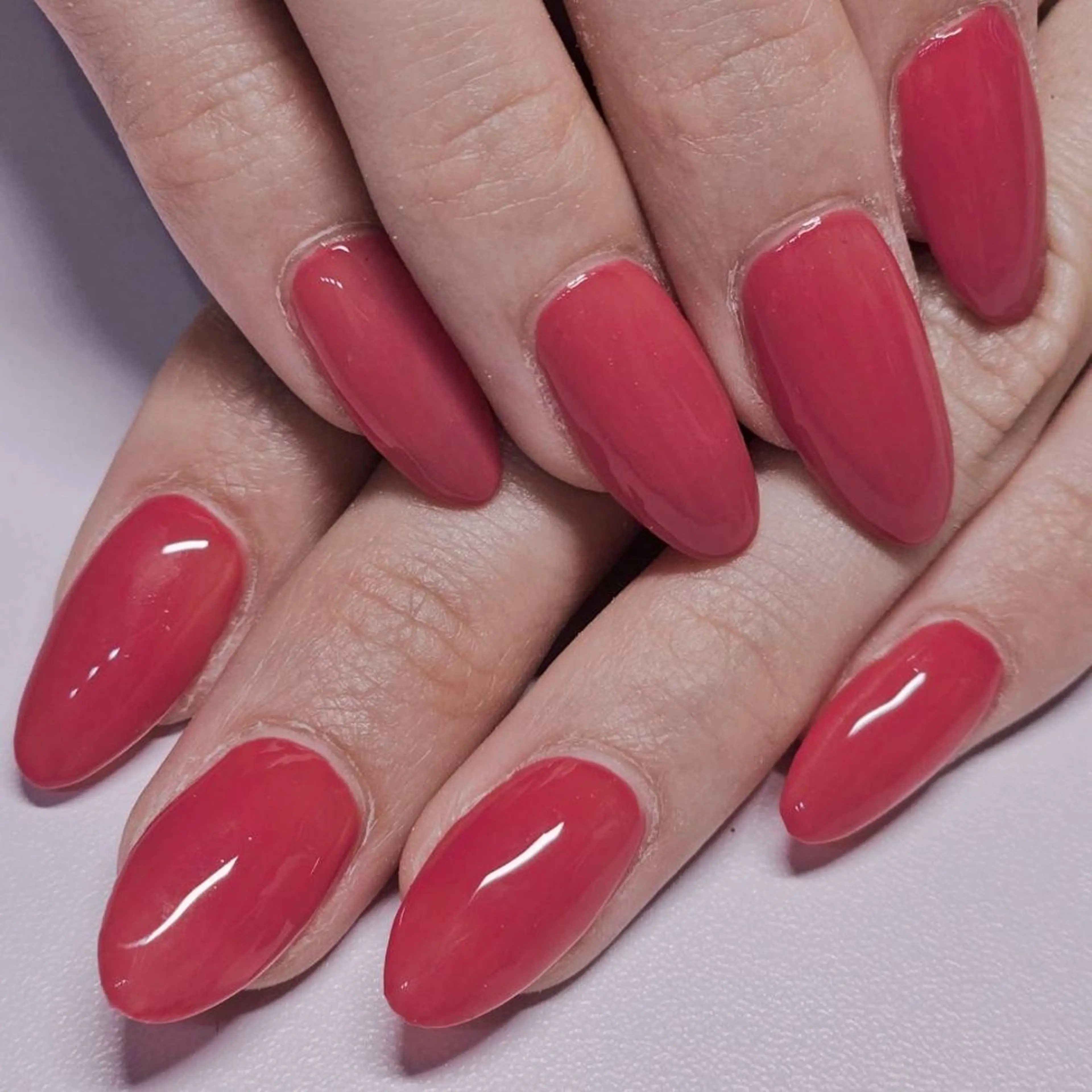 ネイル ワンカラーネイル 赤色 ハンドネイル よしだ ひろきのネイルデザイン