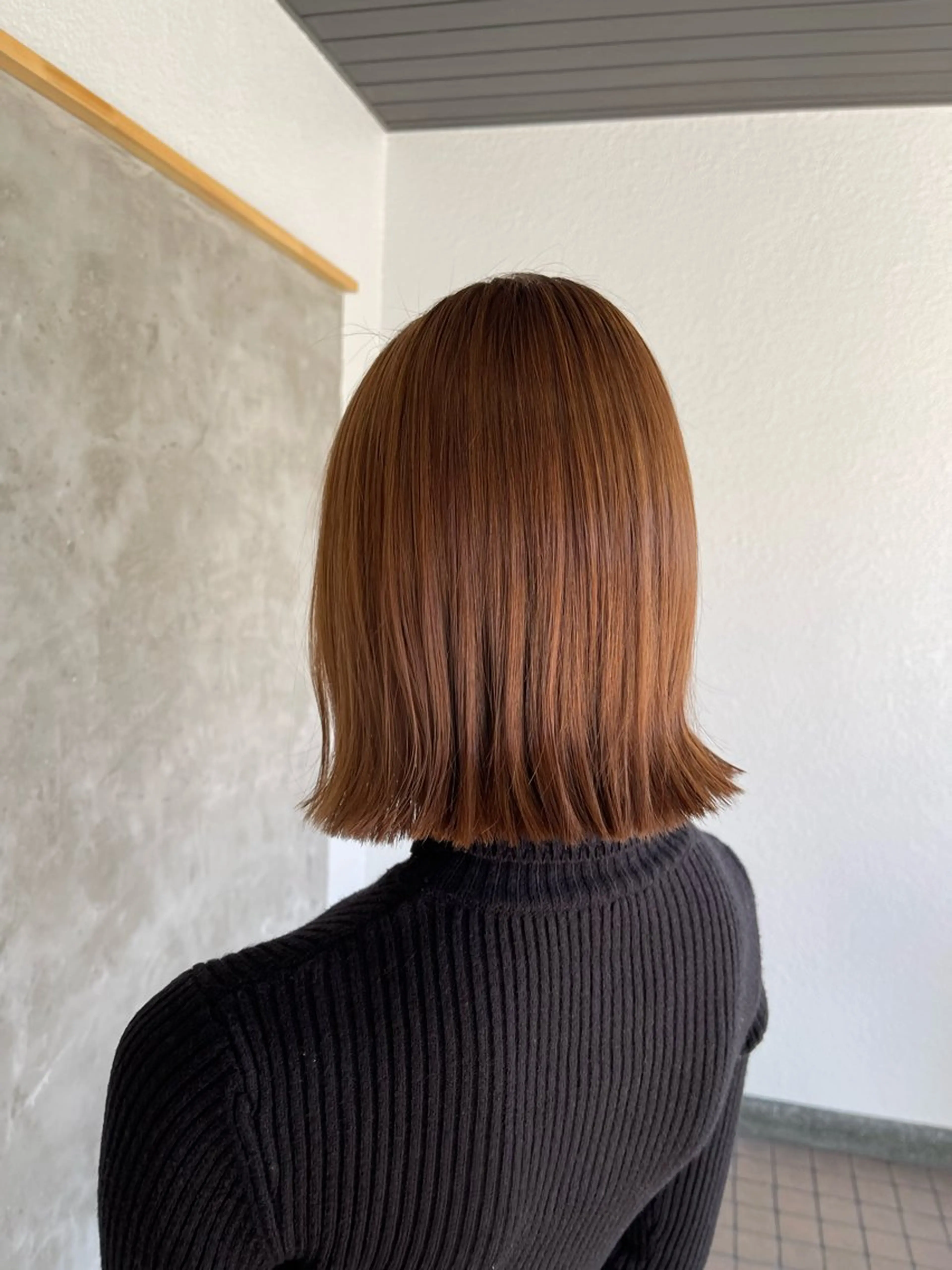 ショート カラー ベージュカラー 外ハネヘア Kamie みかじりのヘアスタイル