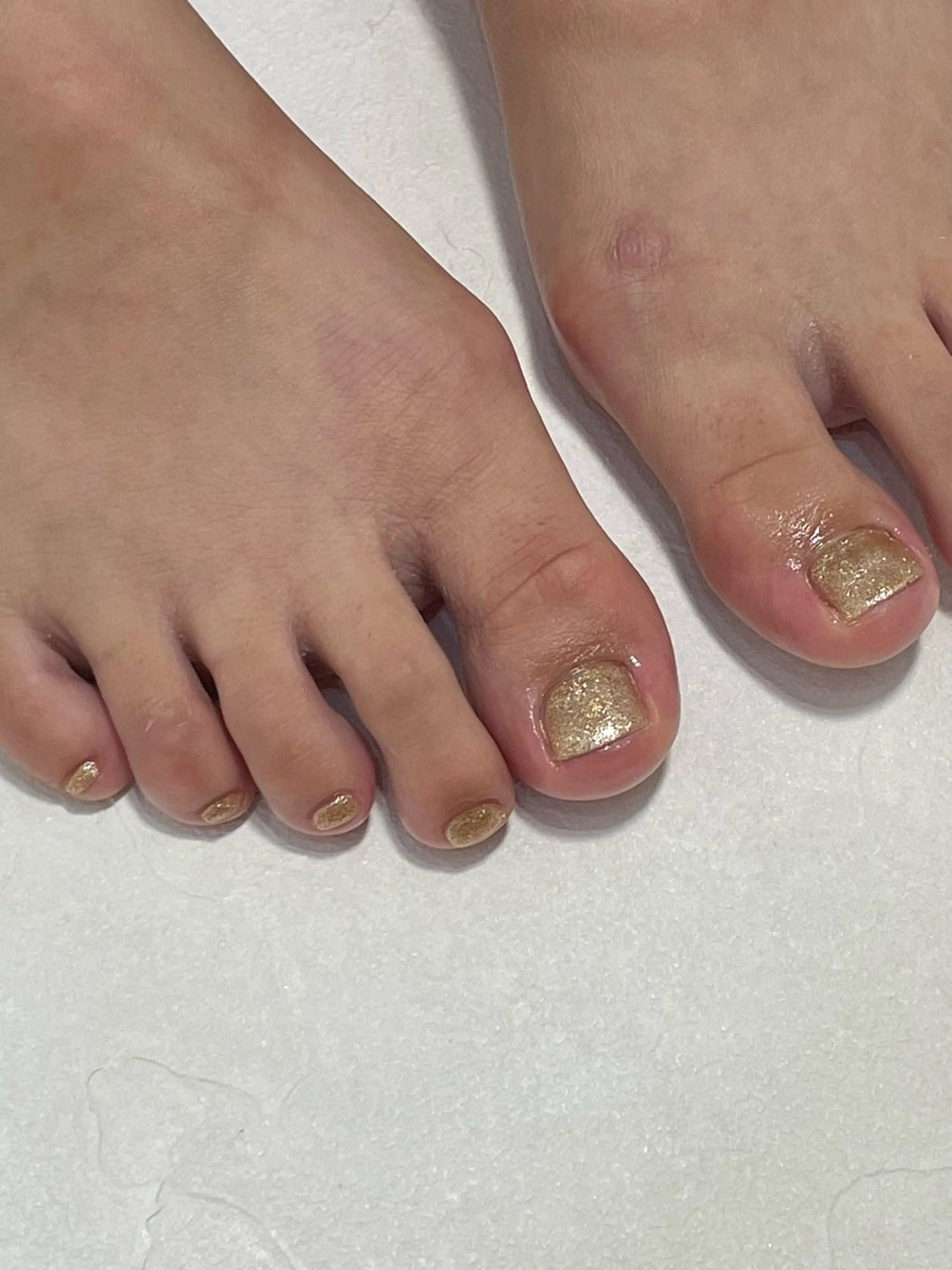 ネイル ゴールド ラメ(グリッター) ワンカラーネイル フットネイル 吉祥寺ネイルtree /SONODAのネイルデザイン