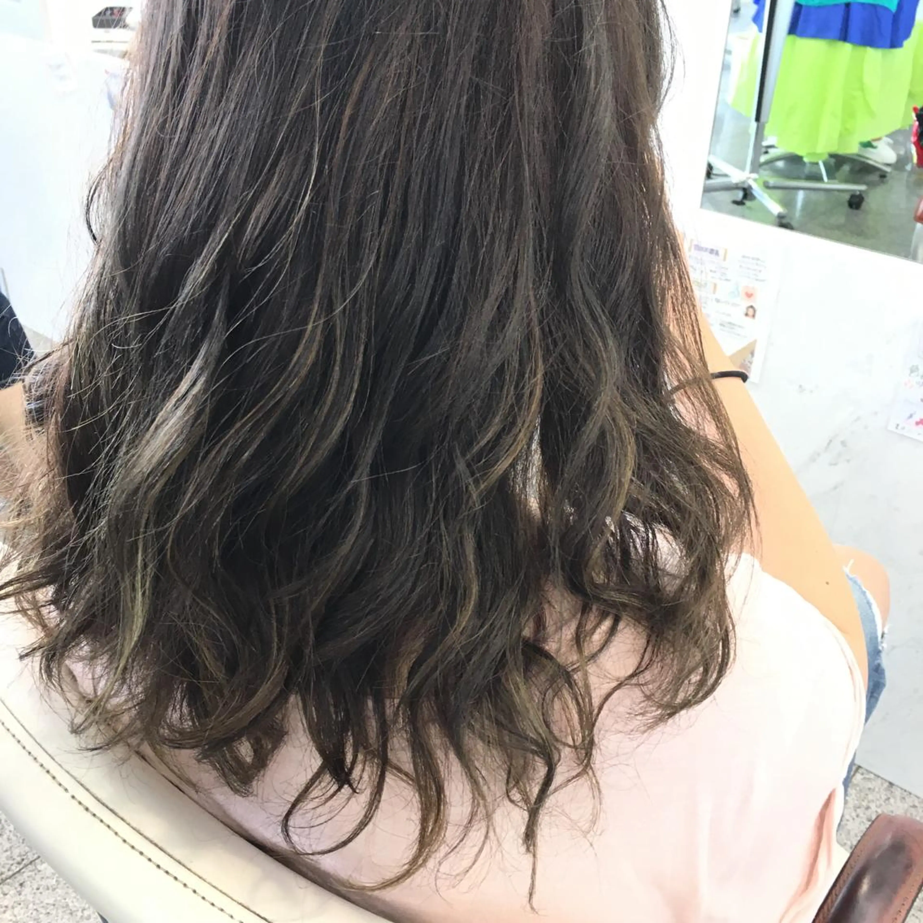 セミロング アッシュ ハイライト 川合 勇気のヘアスタイル