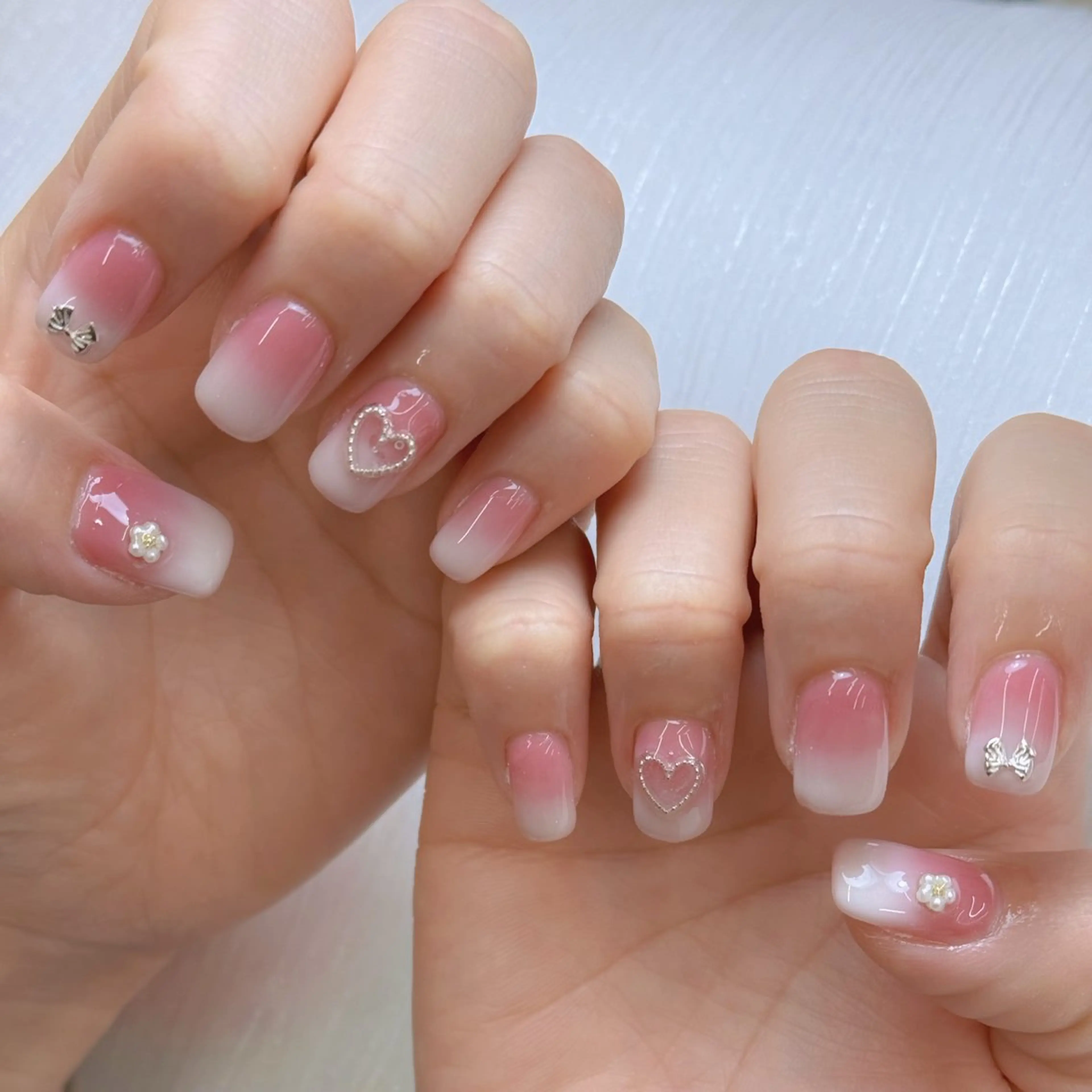 ショート デート ハンドネイル 28nails .thaoのネイルデザイン