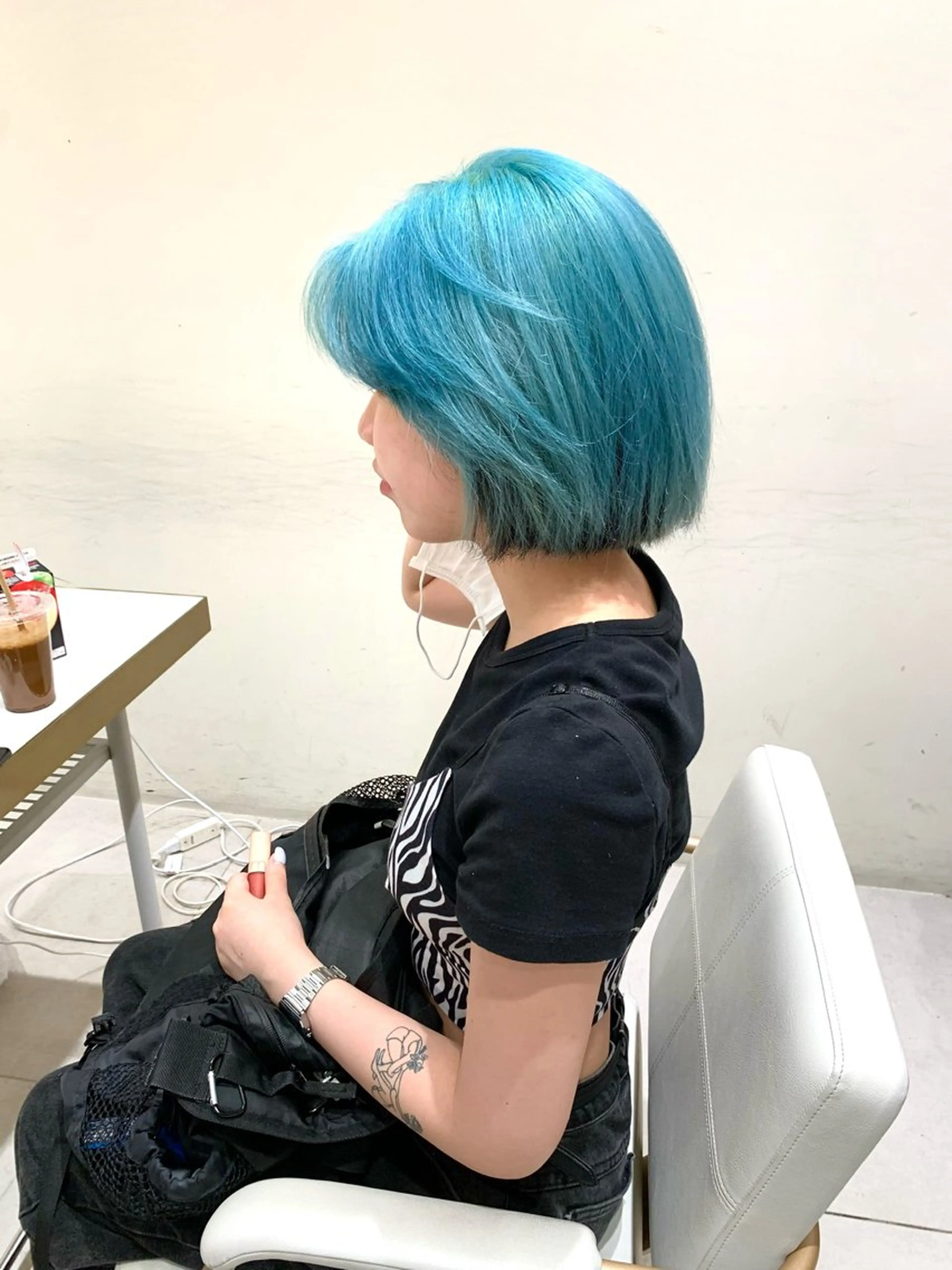 ミディアム カラー アッシュ アッシュブラウン ブリーチ ブラウンカラー ケアブリーチ ヘアカラー トリートメント ヘアセット レイヤー専門家 ダブルカラー修のヘアスタイル