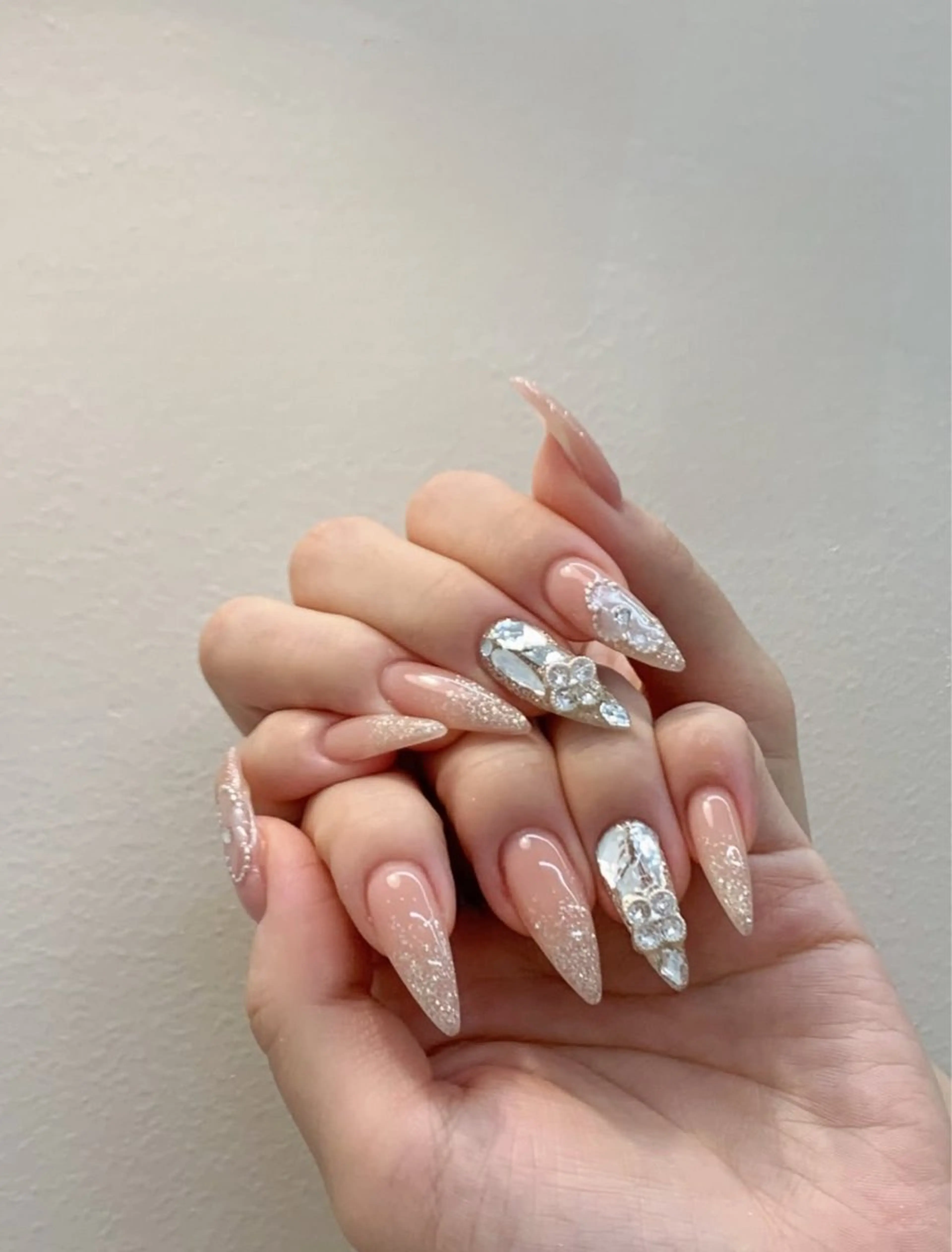 ネイル キラキラネイル マグネットネイル ぷっくりネイル 春ネイル ワンホンネイル ハンドネイル Lyna 池袋のネイルデザイン