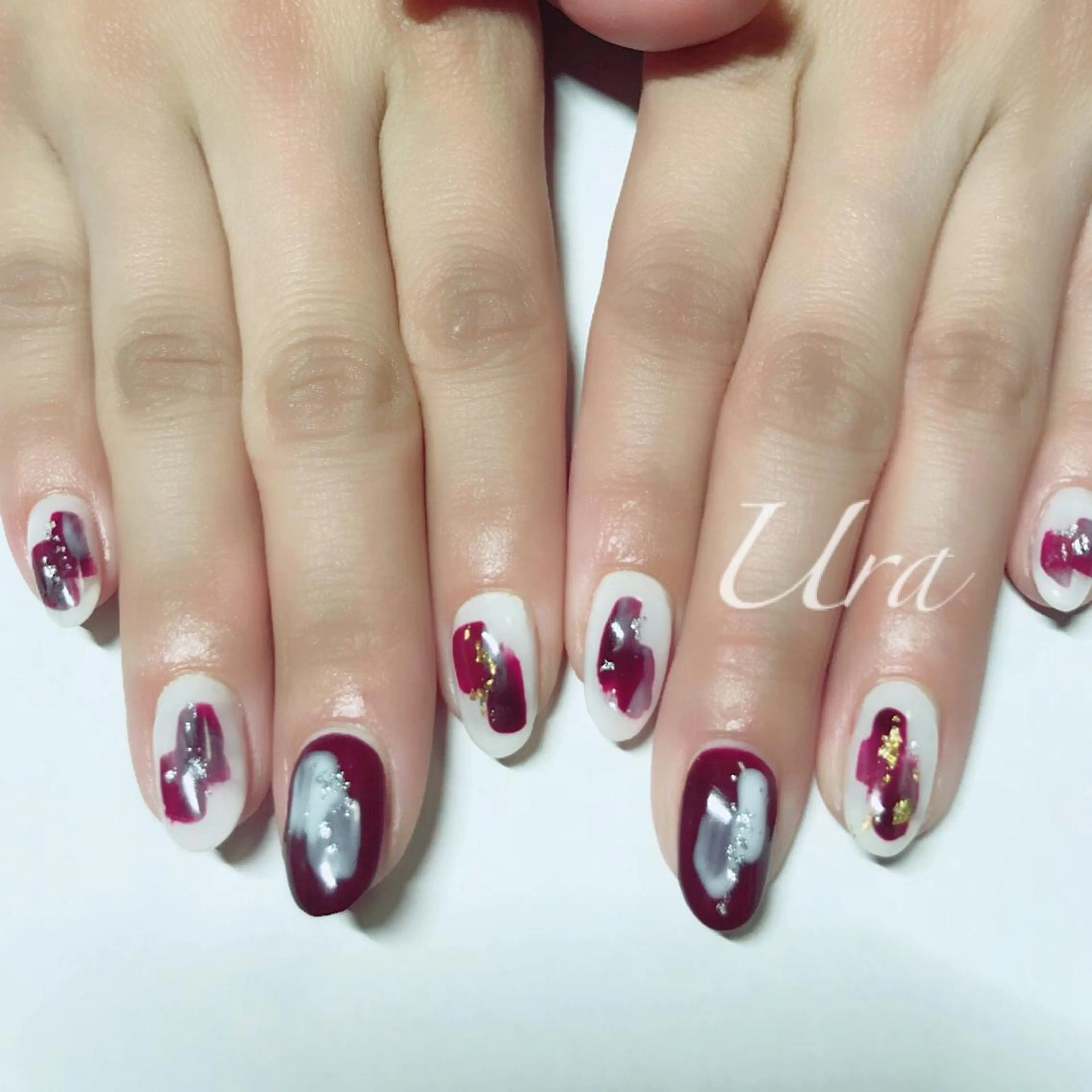 ネイル ボルドー ニュアンスネイル ホワイト UrakoNail 《nail》のネイルデザイン