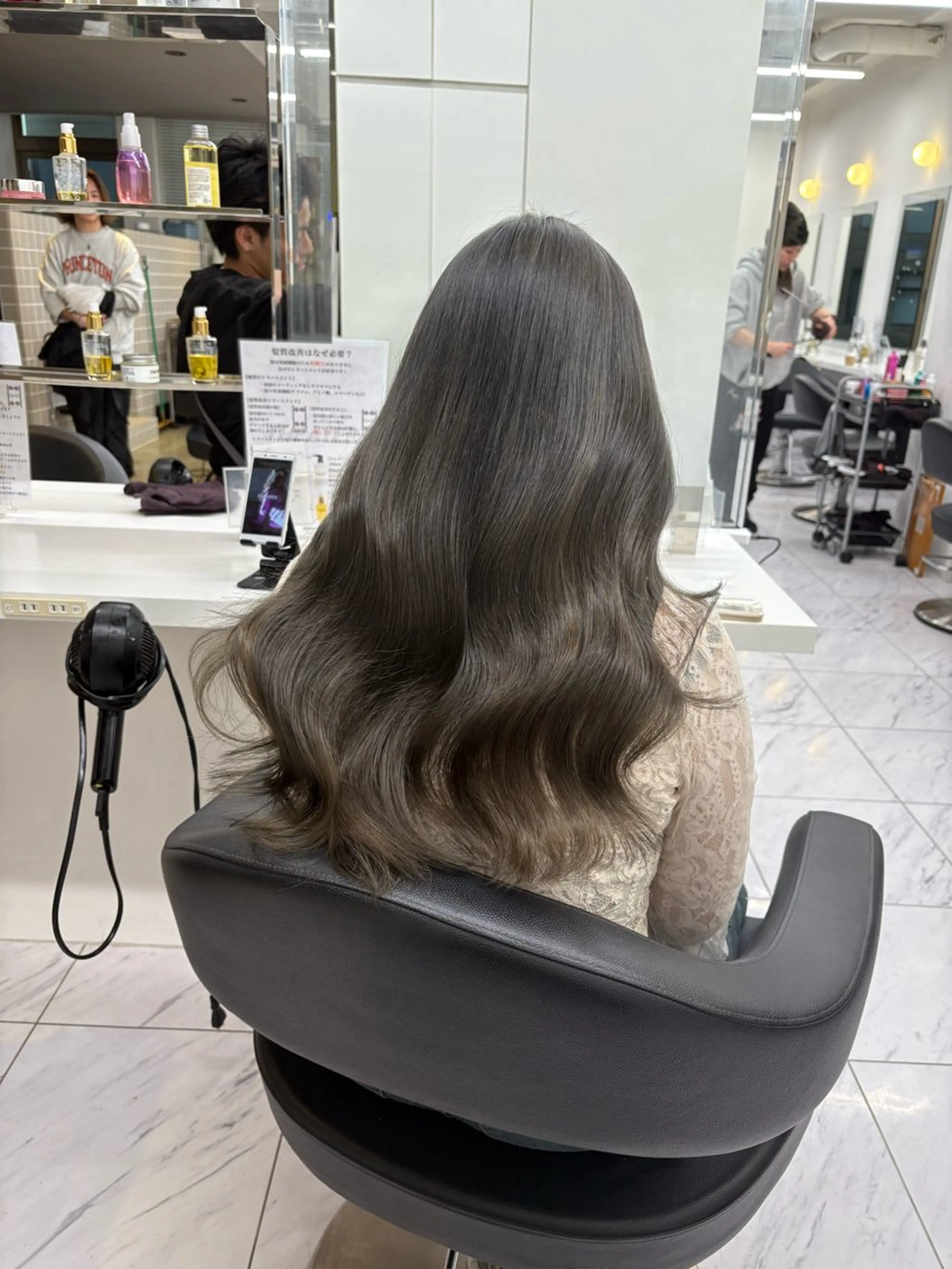 カラー ヘアカラー トリートメント 透明感ベージュ🤎 ナチュラルレイヤーのヘアスタイル