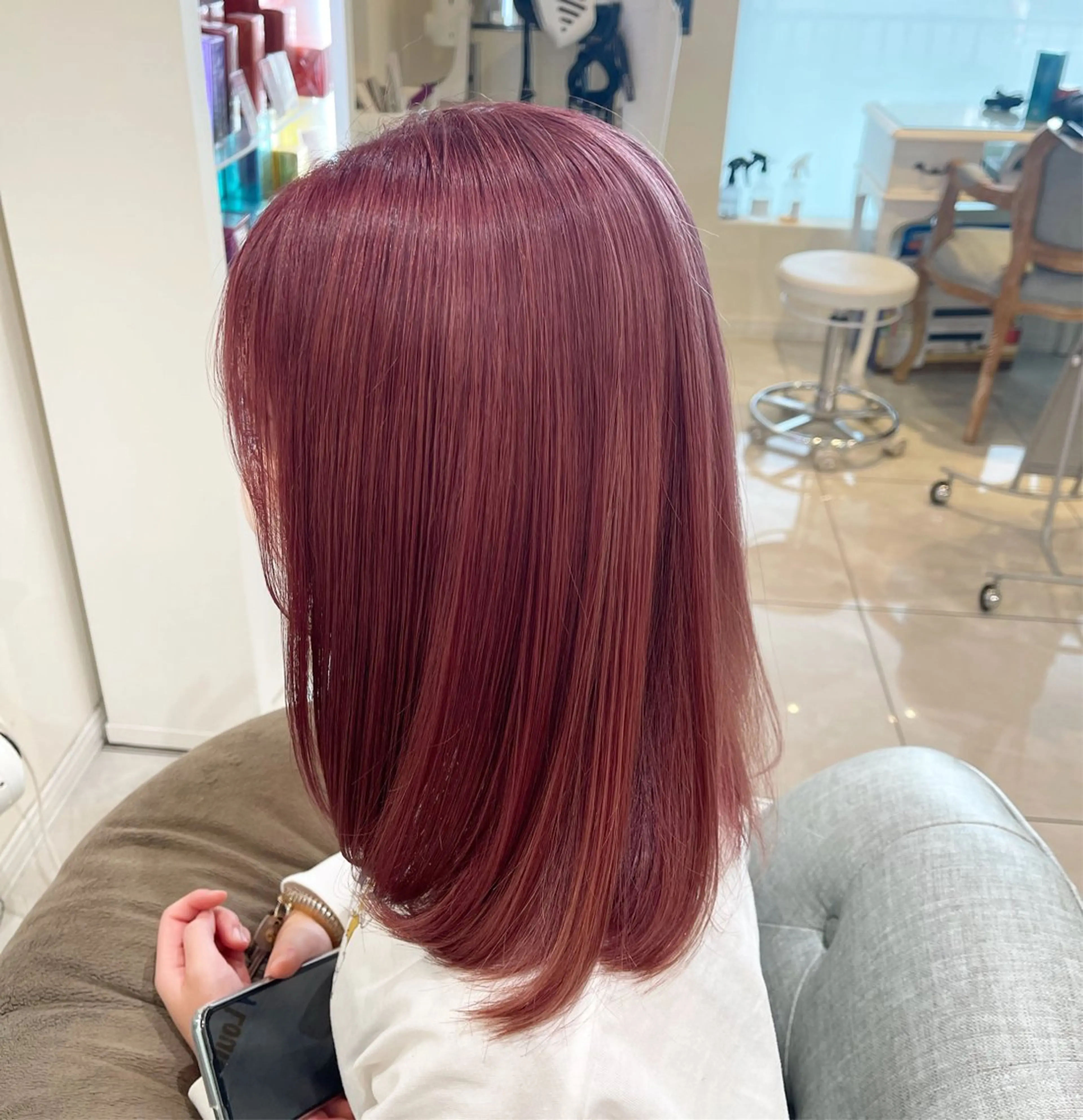 ミディアム カラー 濱田輝レイヤー 韓国風 ハイトーンのヘアスタイル