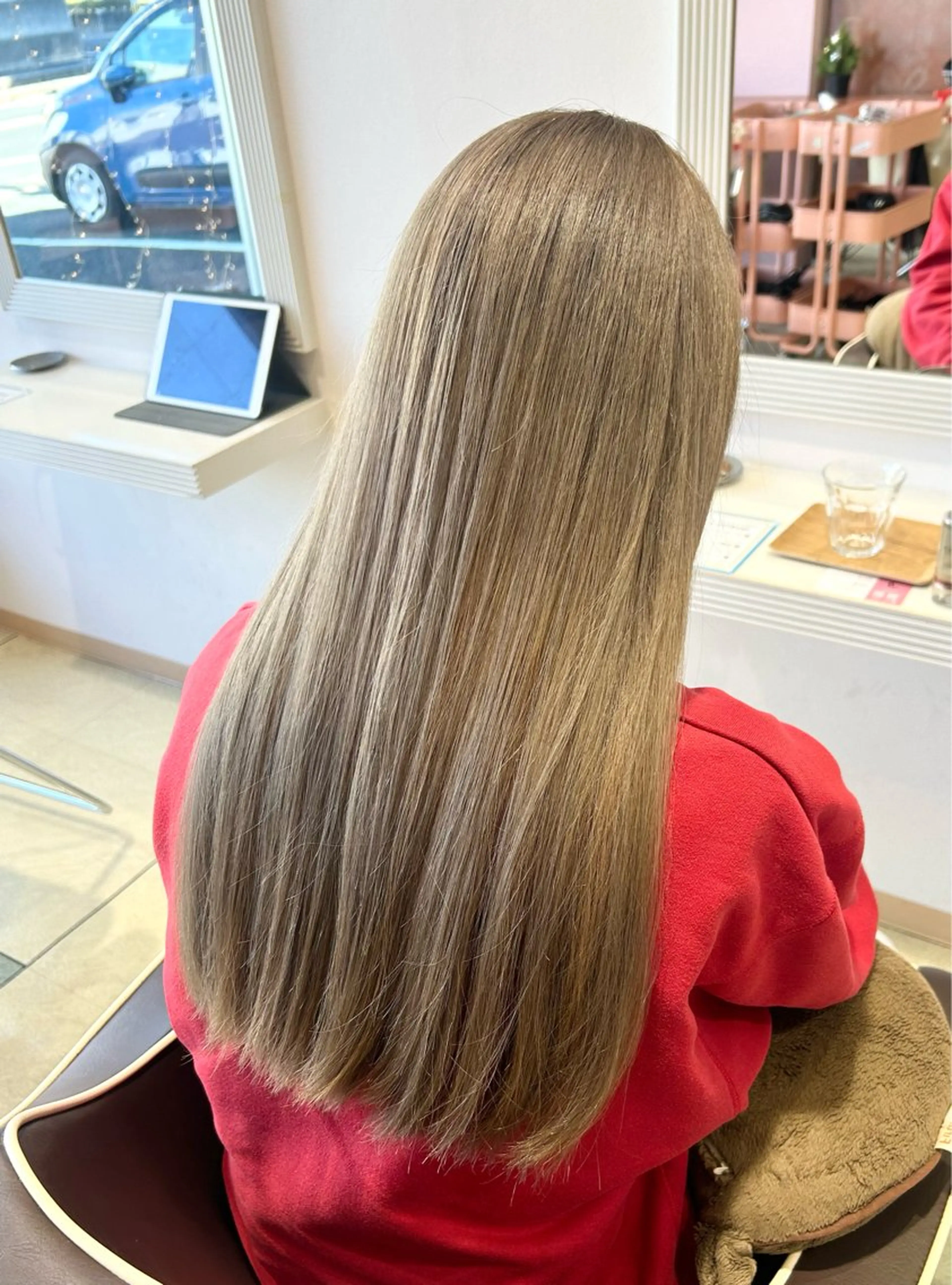 ロング カラー ブリーチ 🩷愛咲🩷レイヤー /透明感カラーのヘアスタイル