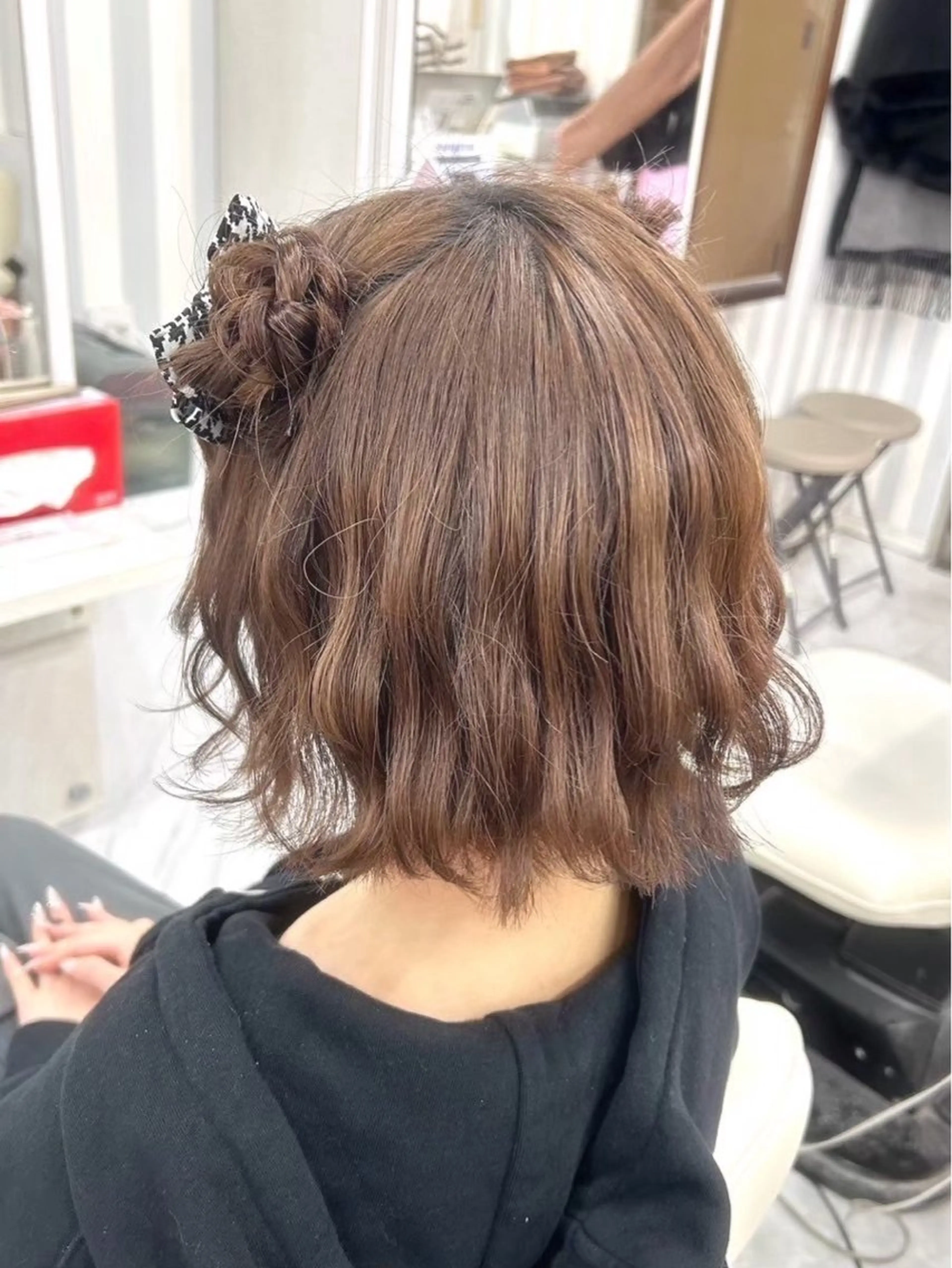 ミディアム 吉田 美悠のヘアスタイル