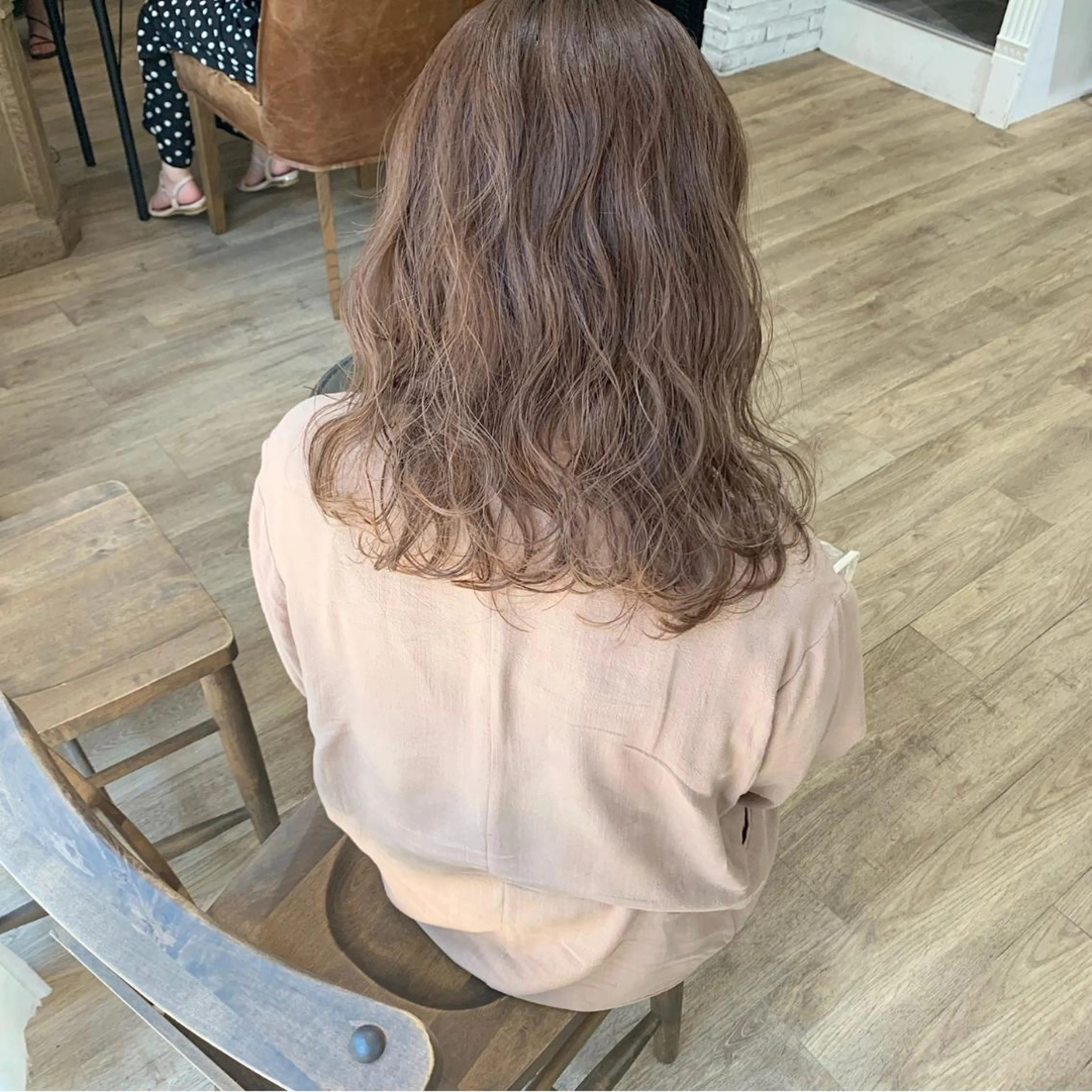 セミロング カラー ベージュカラー ピンクカラー ヘアカラー トリートメント salowin梅田所属・レイヤー/顔周り /AKARIのヘアスタイル