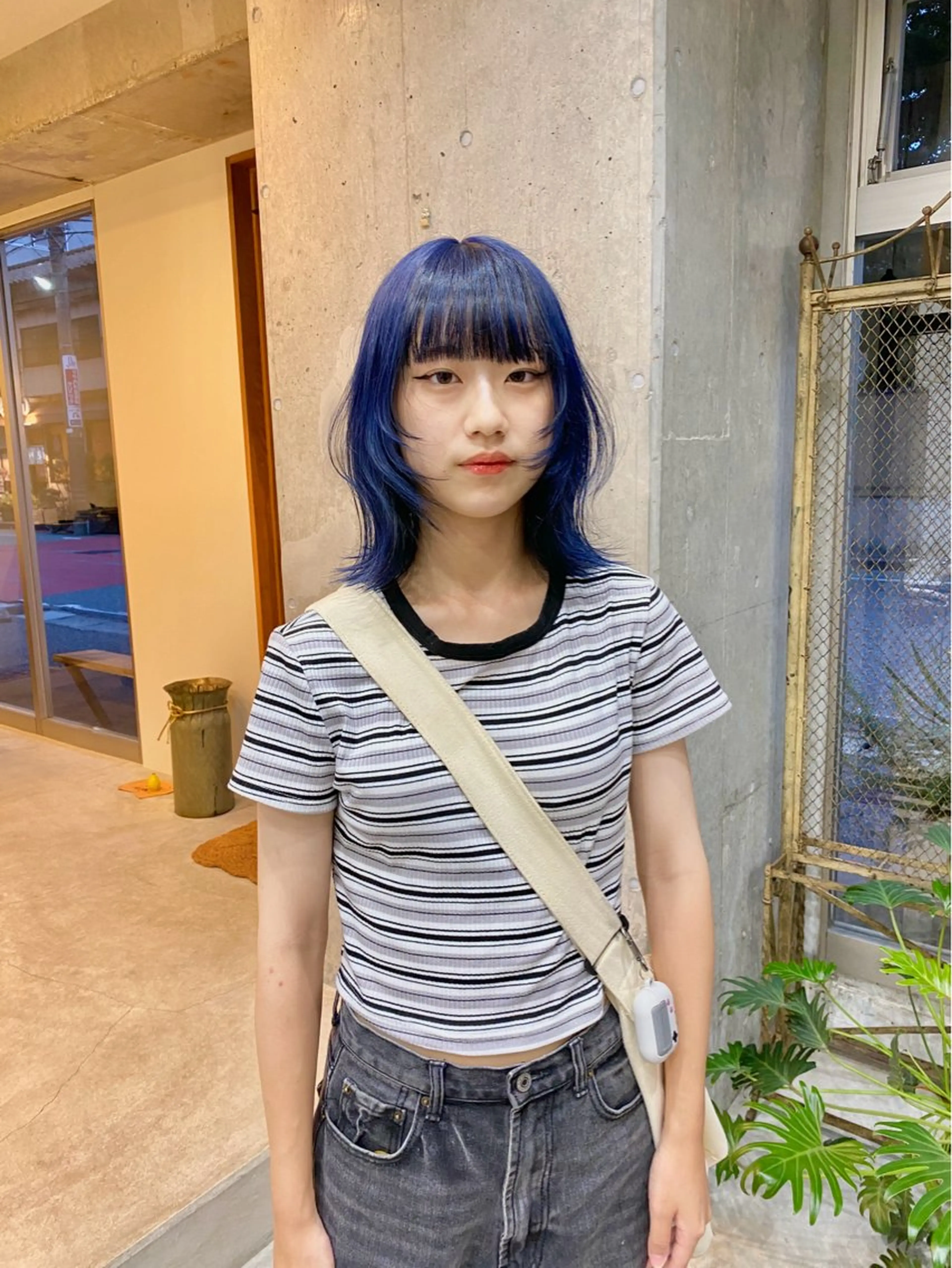 ミディアム カラー ブリーチ ブルーカラー 顔まわりレイヤー レイヤーカット カット ヘアカラー Seymour  and    Sons所属・🌷Asuka /レイヤーカット🌷のヘアスタイル