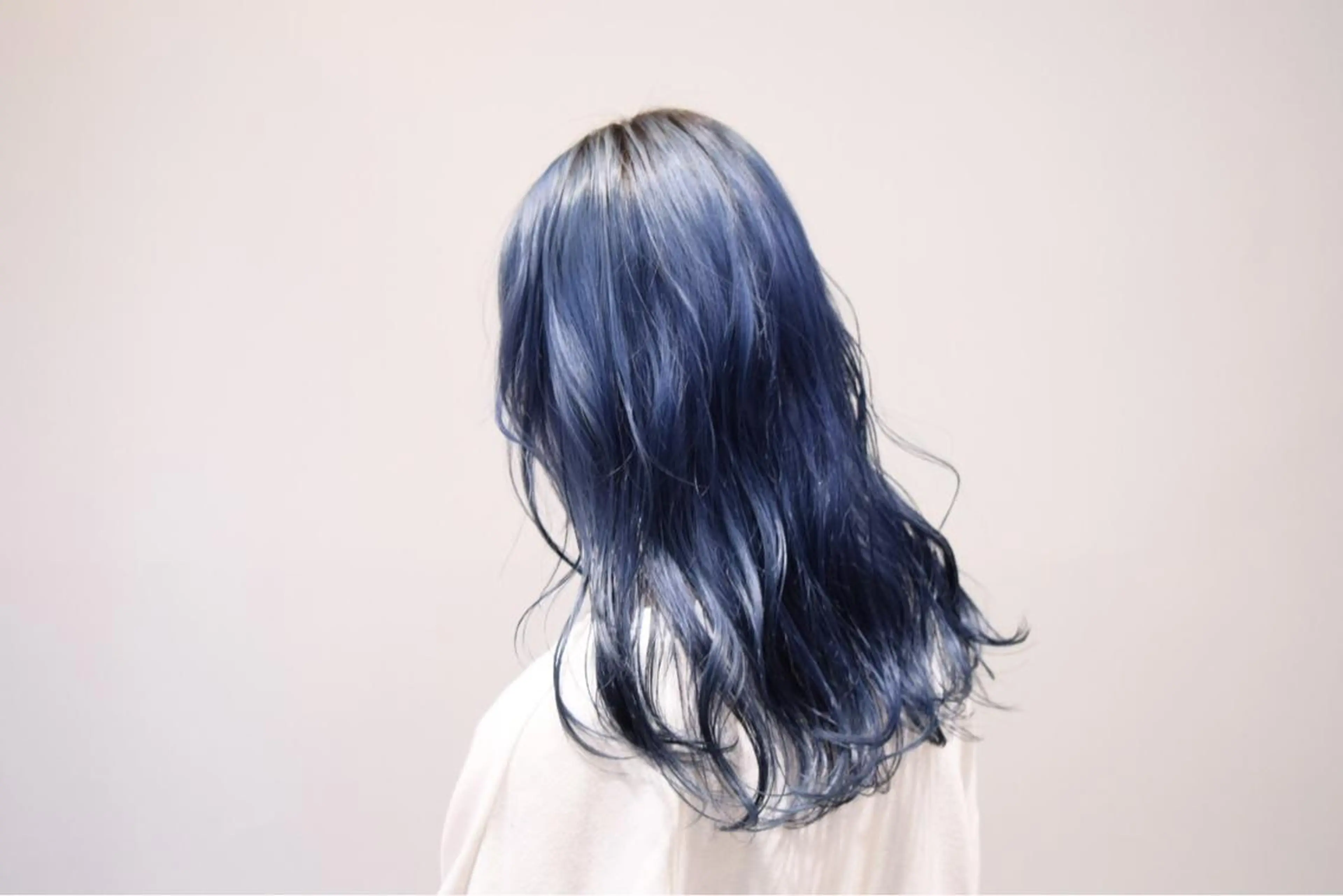 ロング カラー ブルーカラー ワタナベ テルマサのヘアスタイル