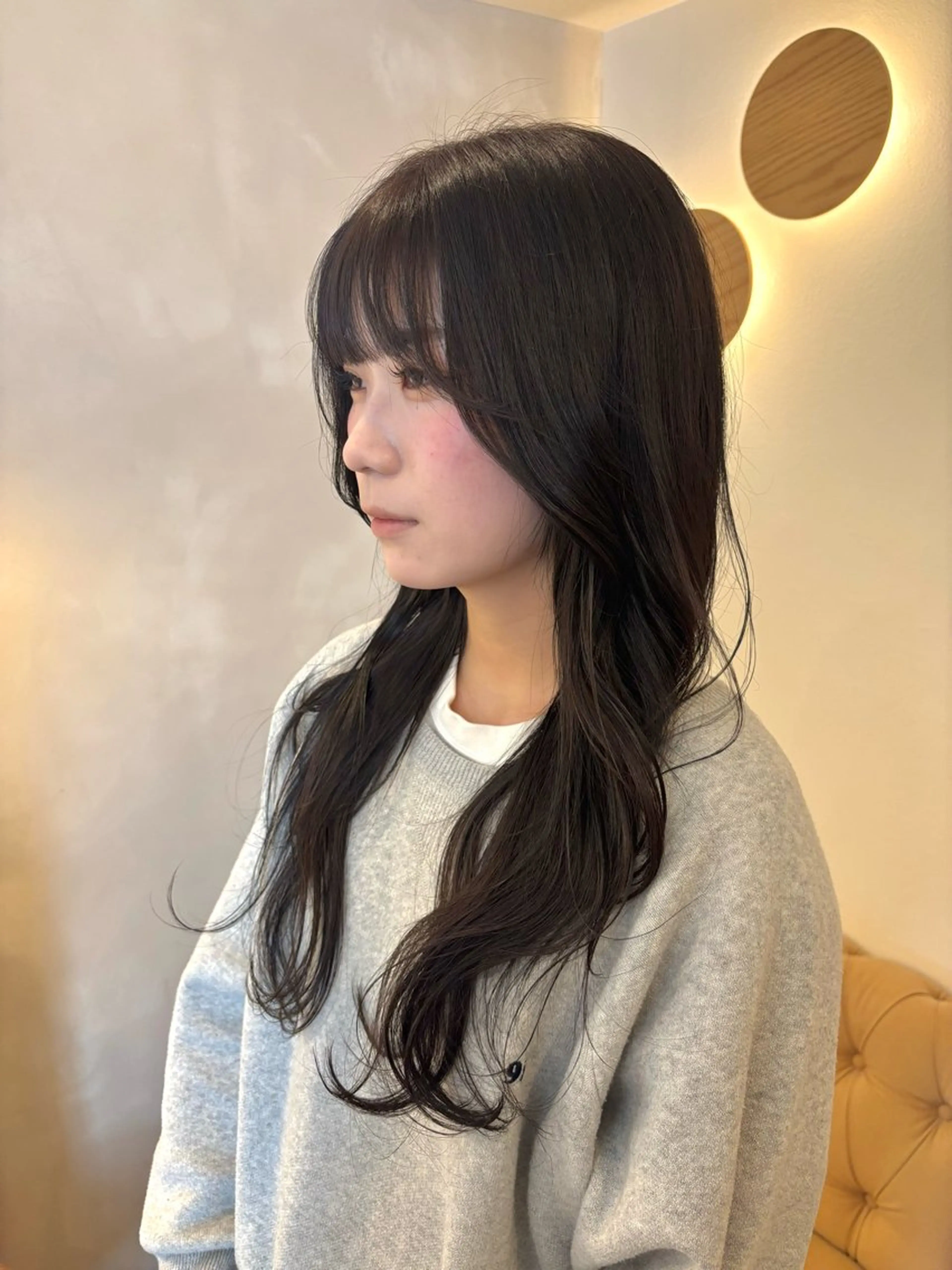 ロング カラー グレージュ オリーブカラー オリーブグレージュ オリーブグレー カット ヘアカラー シンバヒナノ/パーマ レイヤー/髪質改善のヘアスタイル