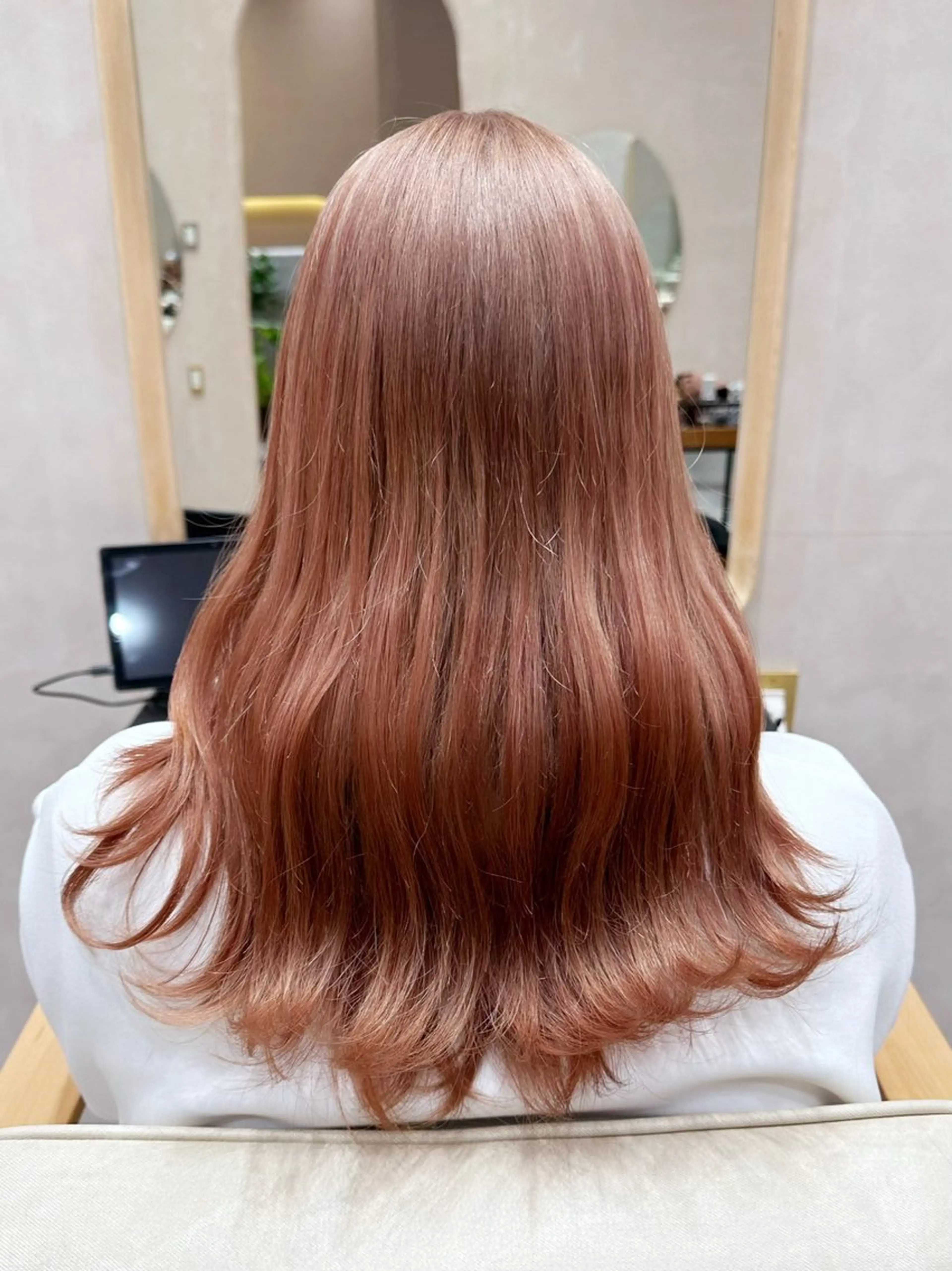 セミロング カラー ベージュカラー ブリーチ ピンクカラー ピンクベージュ 越後 遥/ 透明感カラー🪞🤍のヘアスタイル