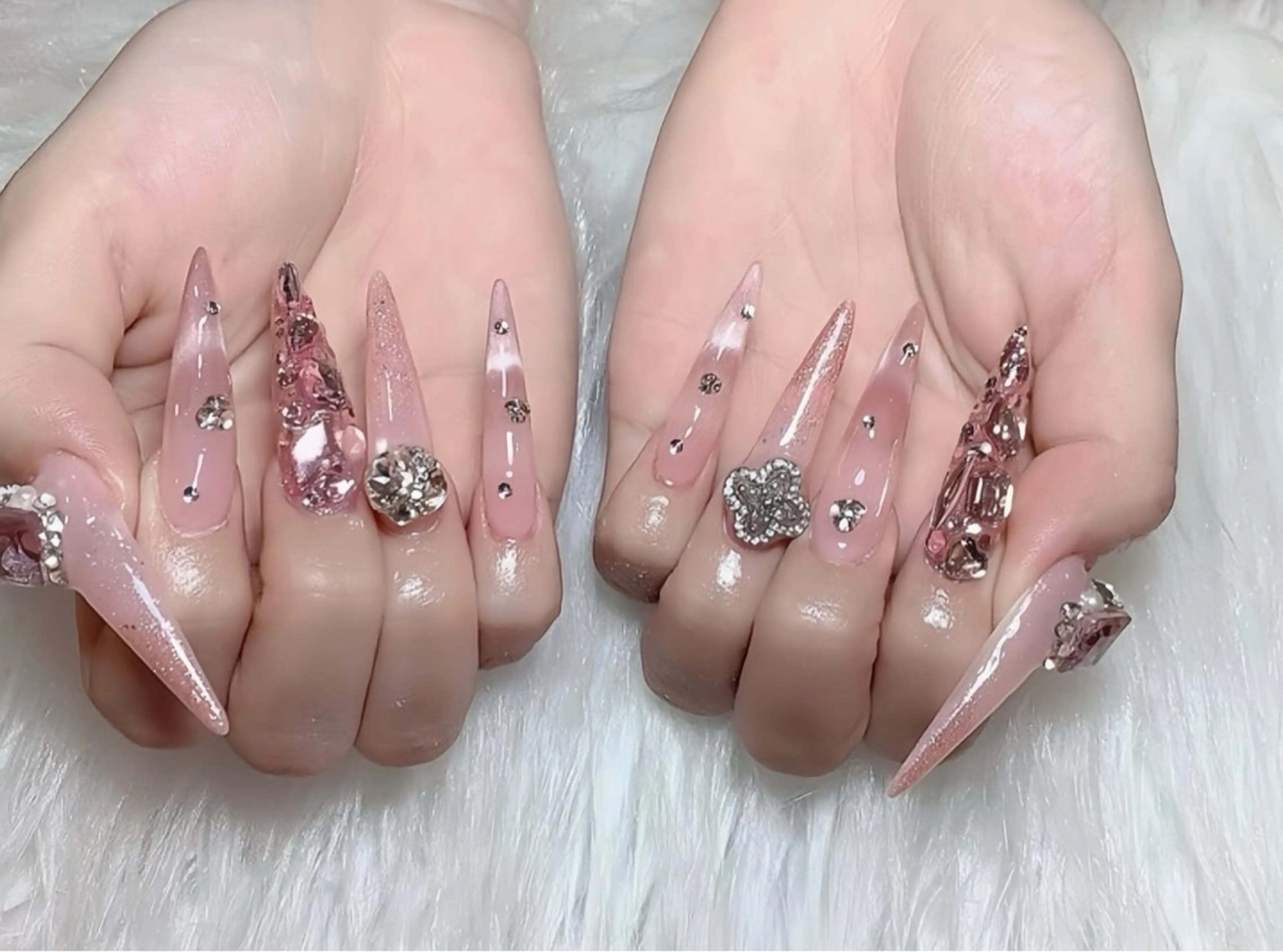 ネイル オーロラネイル チークネイル 桜ネイル クリアネイル ドット ハンドネイル Rin Nail 新大久保店のネイルデザイン