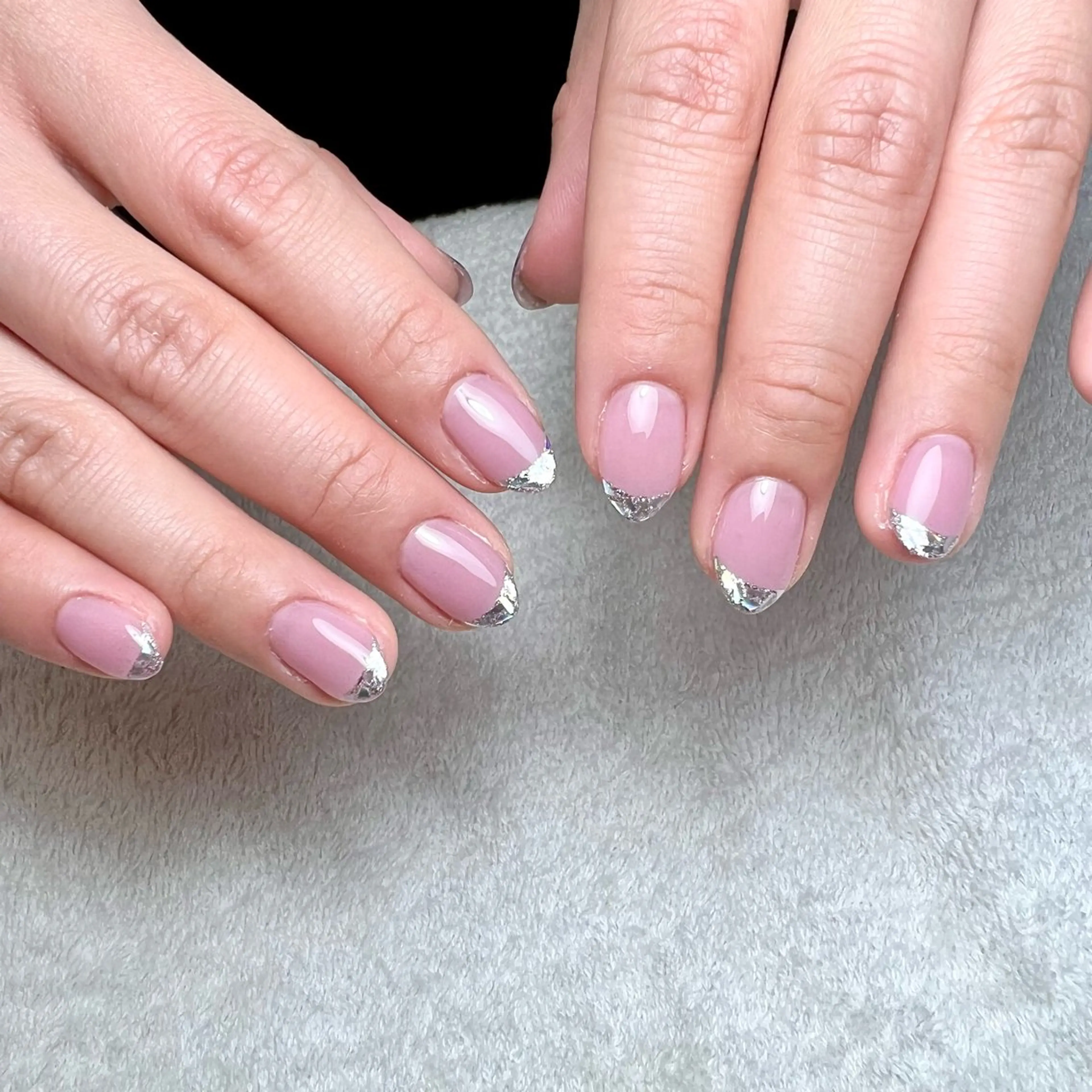 ネイル フレンチネイル ガラスフレンチ ハンドネイル COCO +のエステ・リラクイメージ