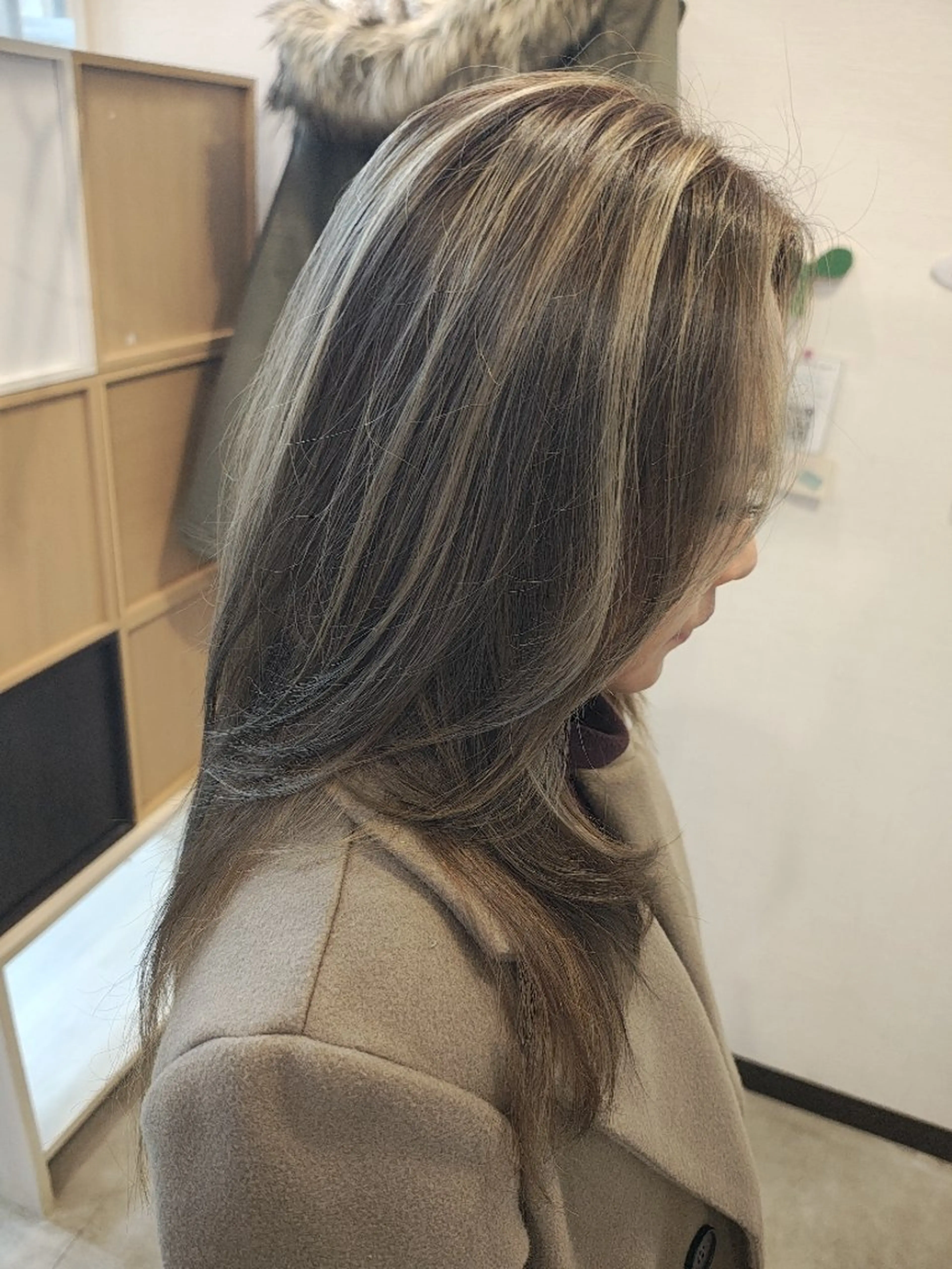 セミロング カラー ハイライトカラー ハイライト コウスケ rebornのヘアスタイル