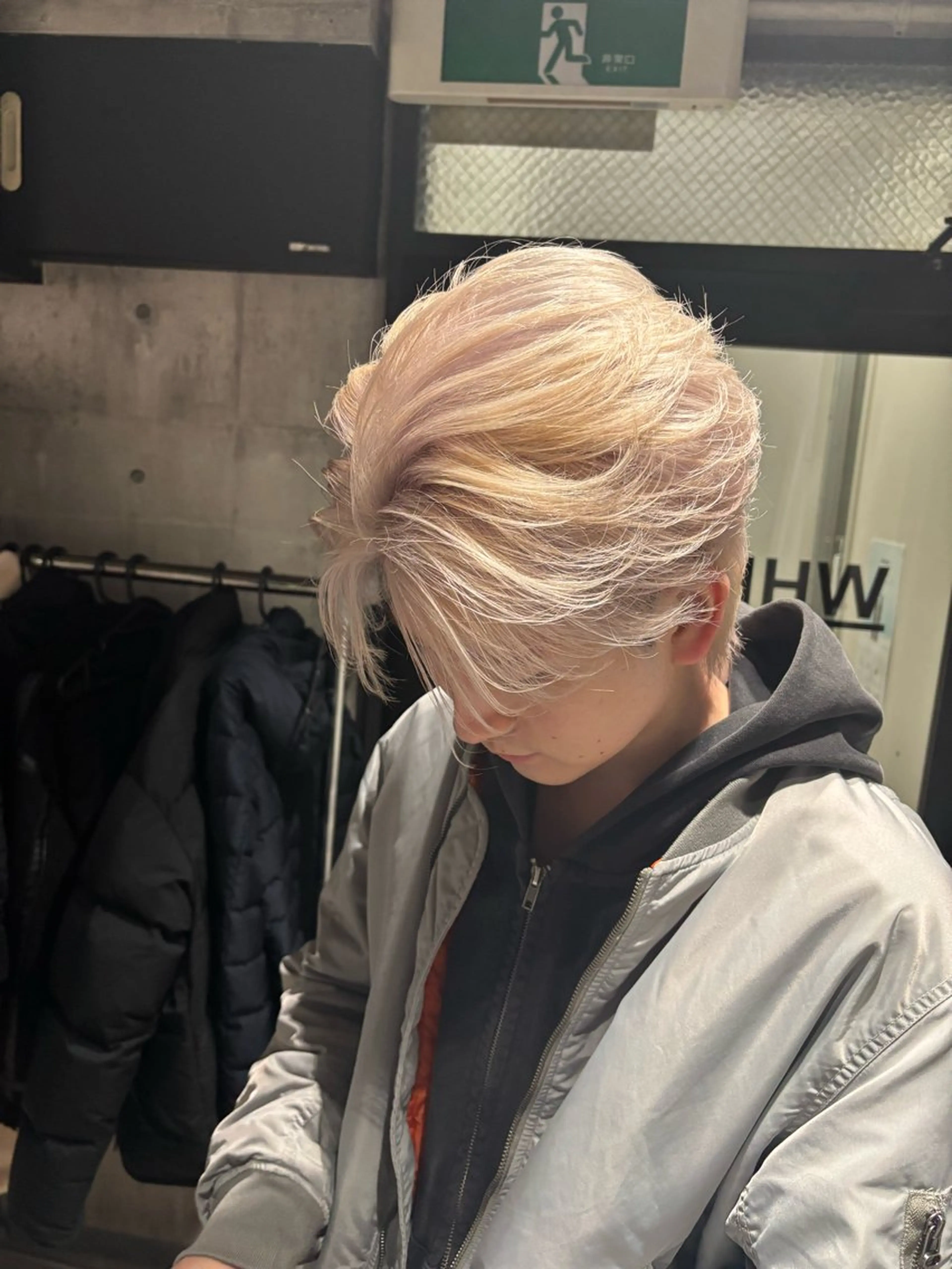 カラー メンズ ベージュカラー ホワイトベージュ カット ヘアカラー _WHITE / KENTOのヘアスタイル