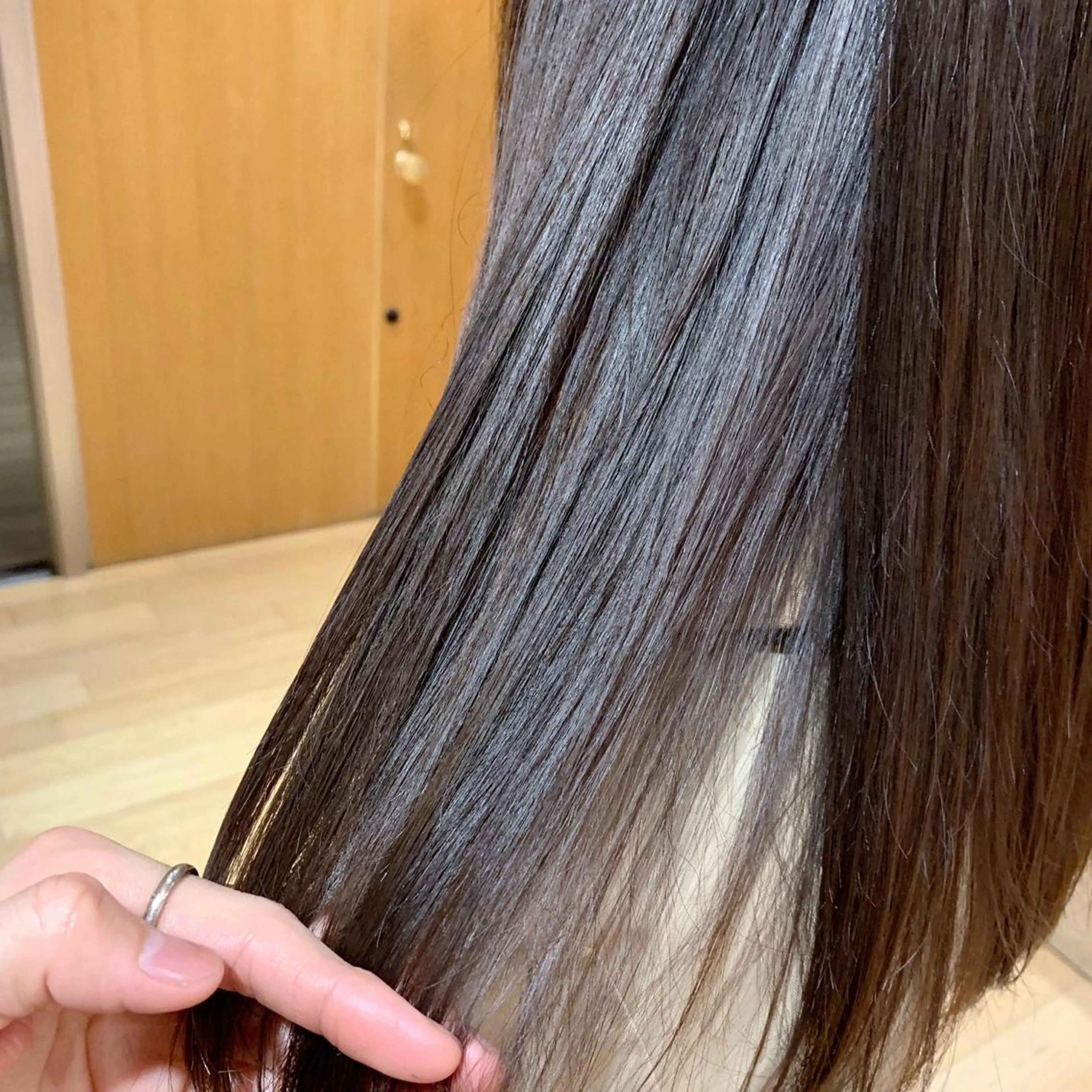 ミディアム カラー パーマ ヘアアレンジ 黒髪 透明感カラー グレージュ ヘアカラー トリートメント 松田 亮葉のヘアスタイル