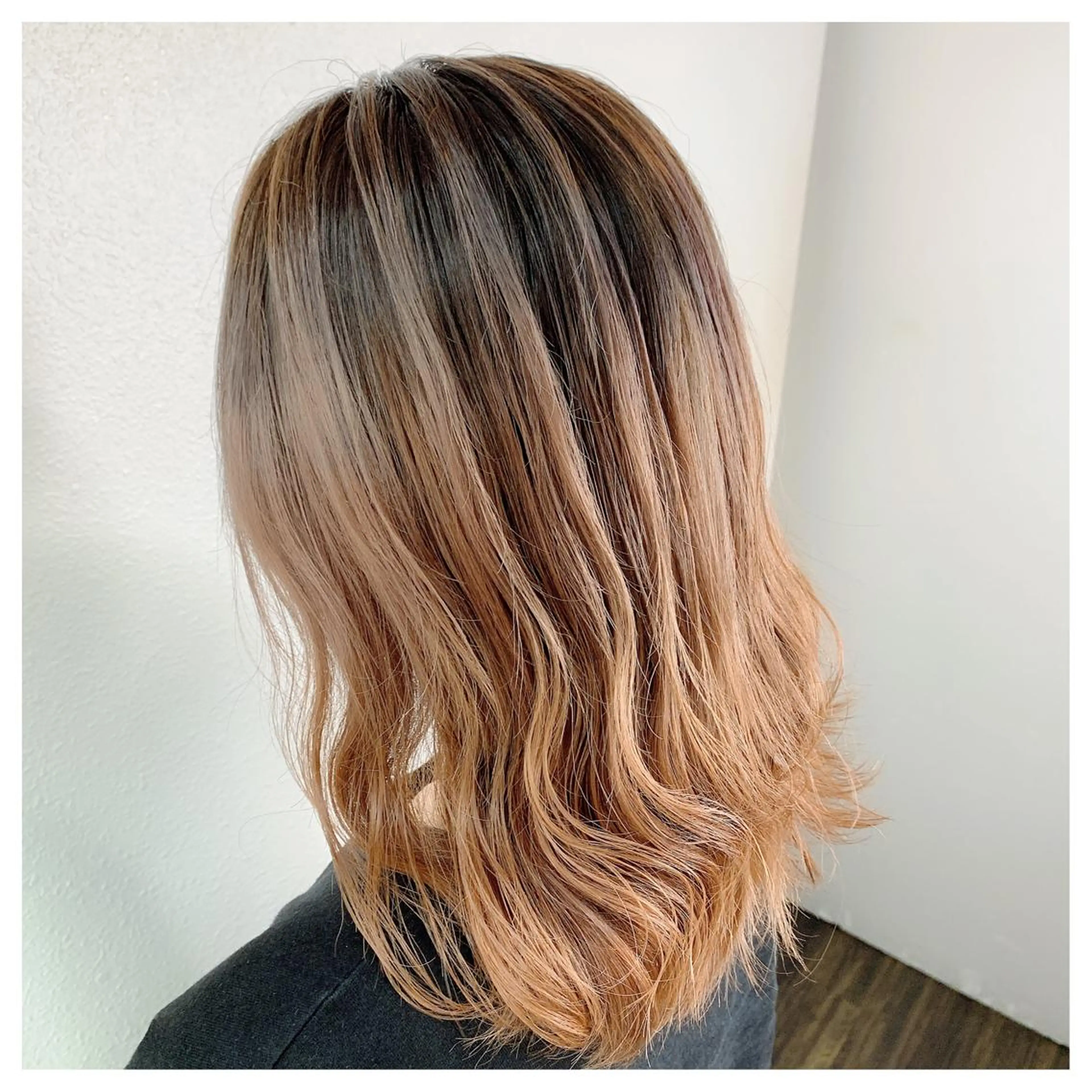 セミロング カラー バレイヤージュ レイヤーカット ヘアカラー 似合わせ/ブリーチ カラー.岡田友仁のヘアスタイル