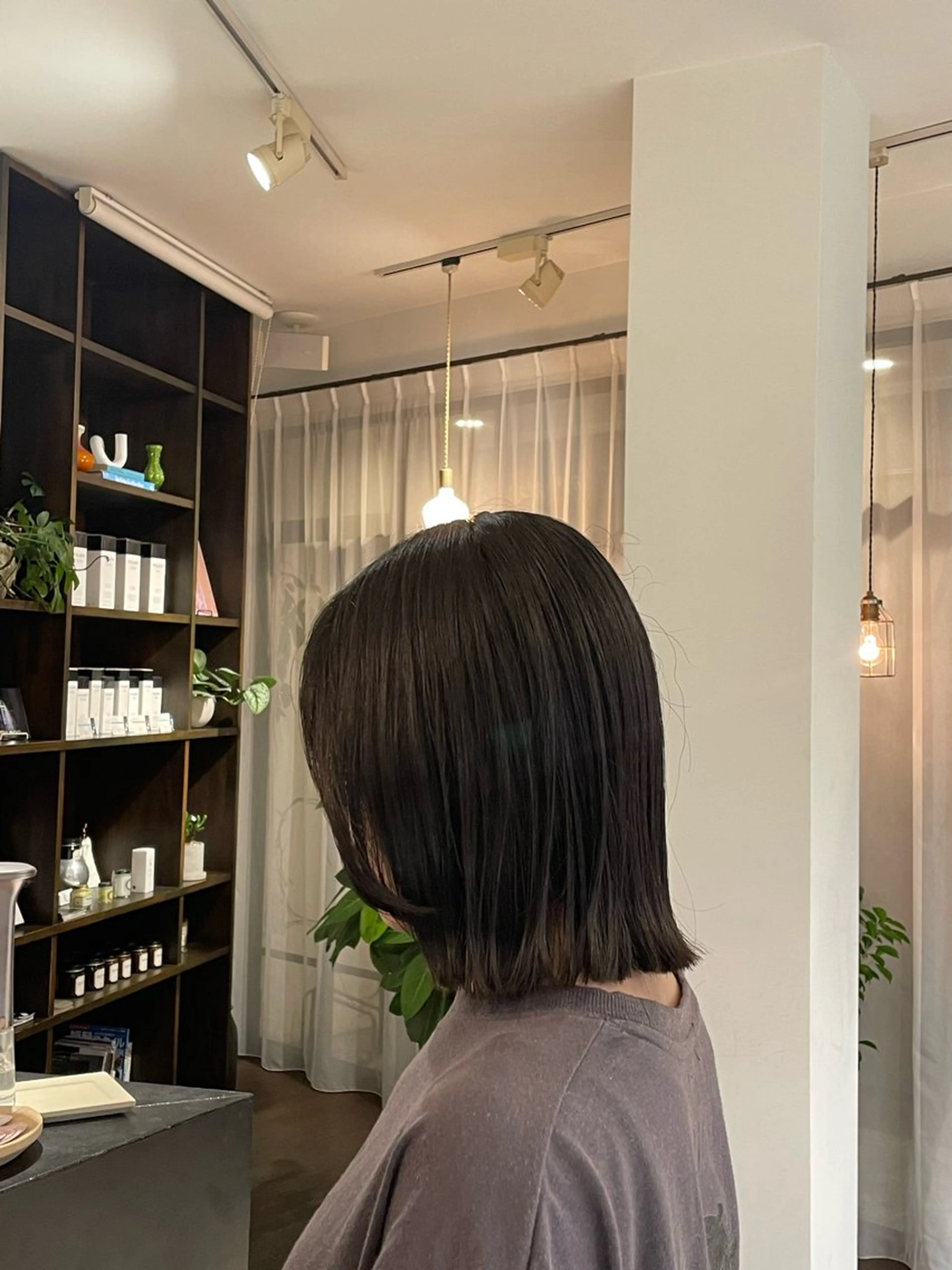 ミディアム ボブ 顔周りカット レイヤーカット 小顔カット 外ハネヘア 西野 優夏のヘアスタイル