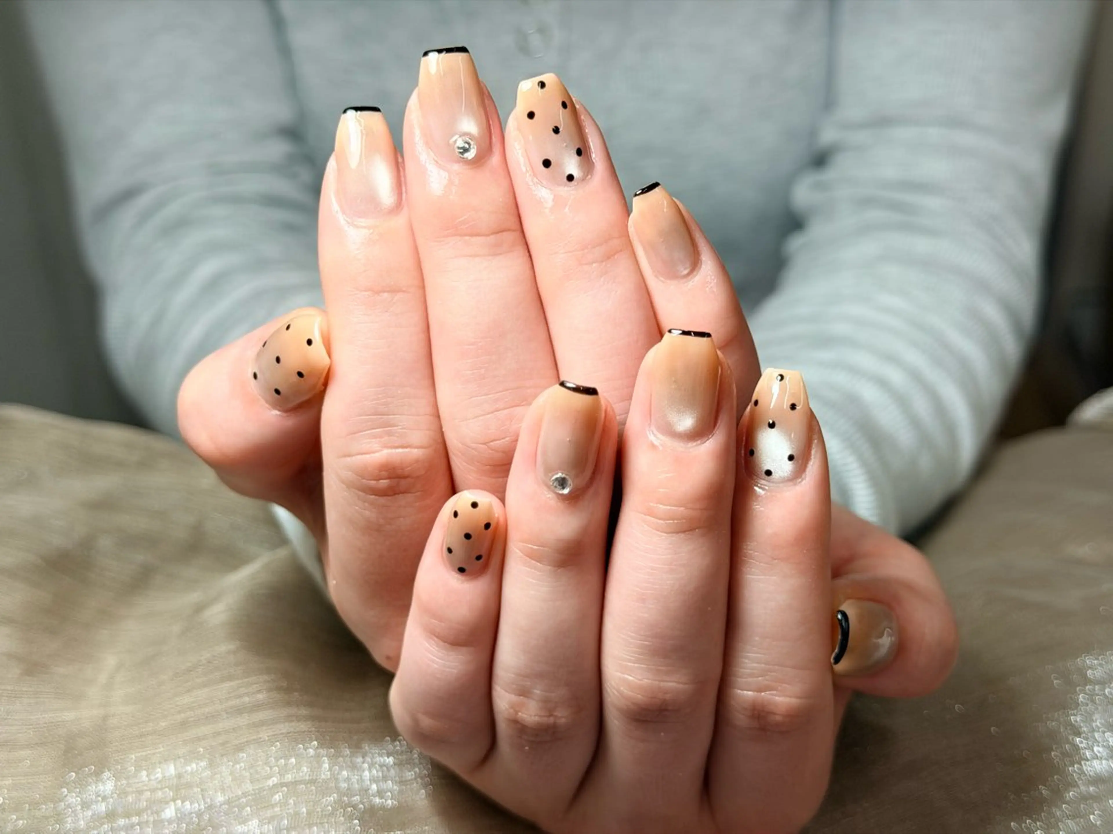 ネイル チークネイル フレンチネイル グラデーション 韓国ネイル マグネットネイル ハンドネイル JIN 168 新大久保のネイルデザイン