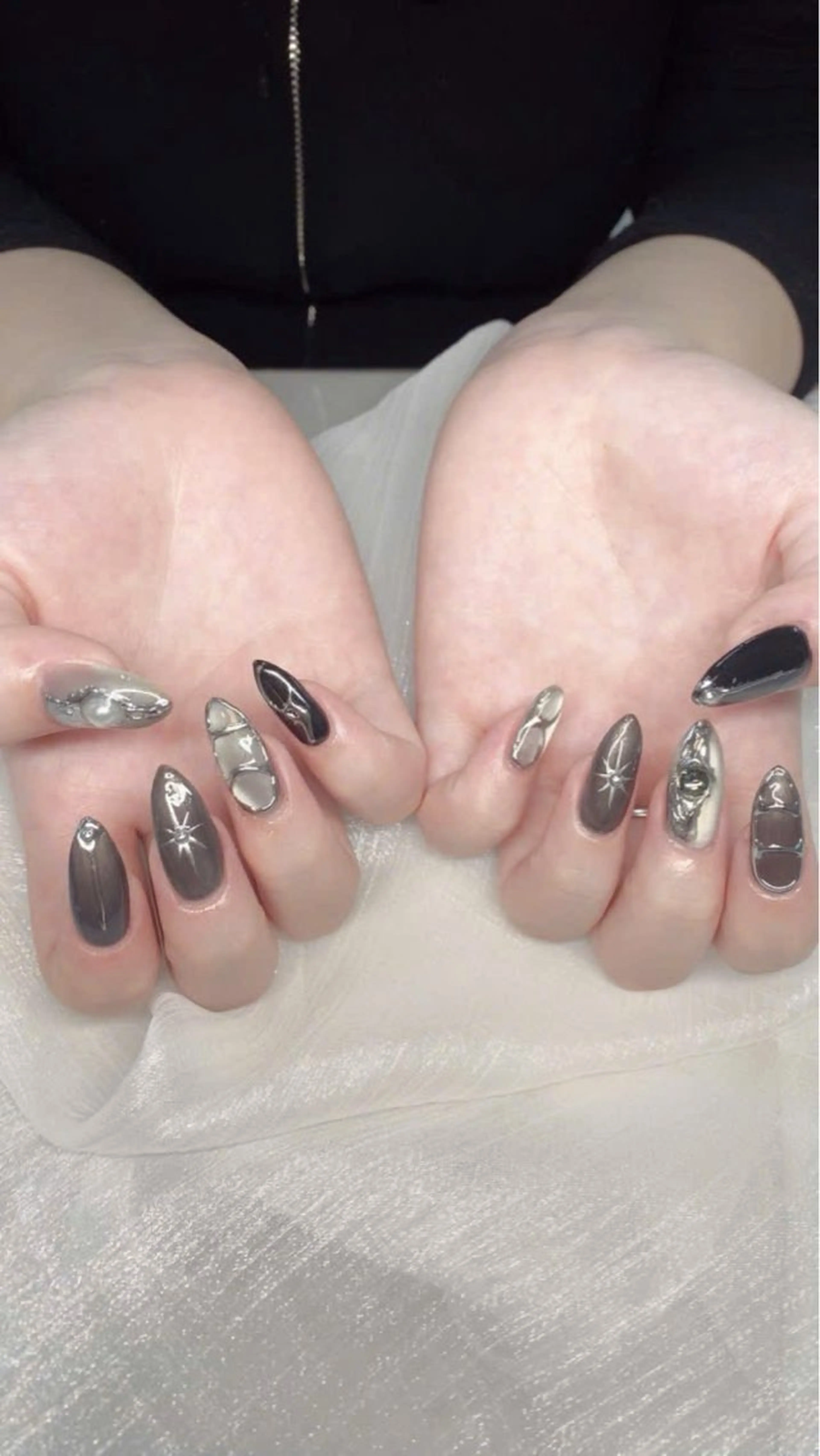 ネイル フレンチネイル グラデーション キラキラネイル 韓国ネイル マグネットネイル ハンドネイル ハンドケア Hara Nail 【パラジェル使用】のネイルデザイン