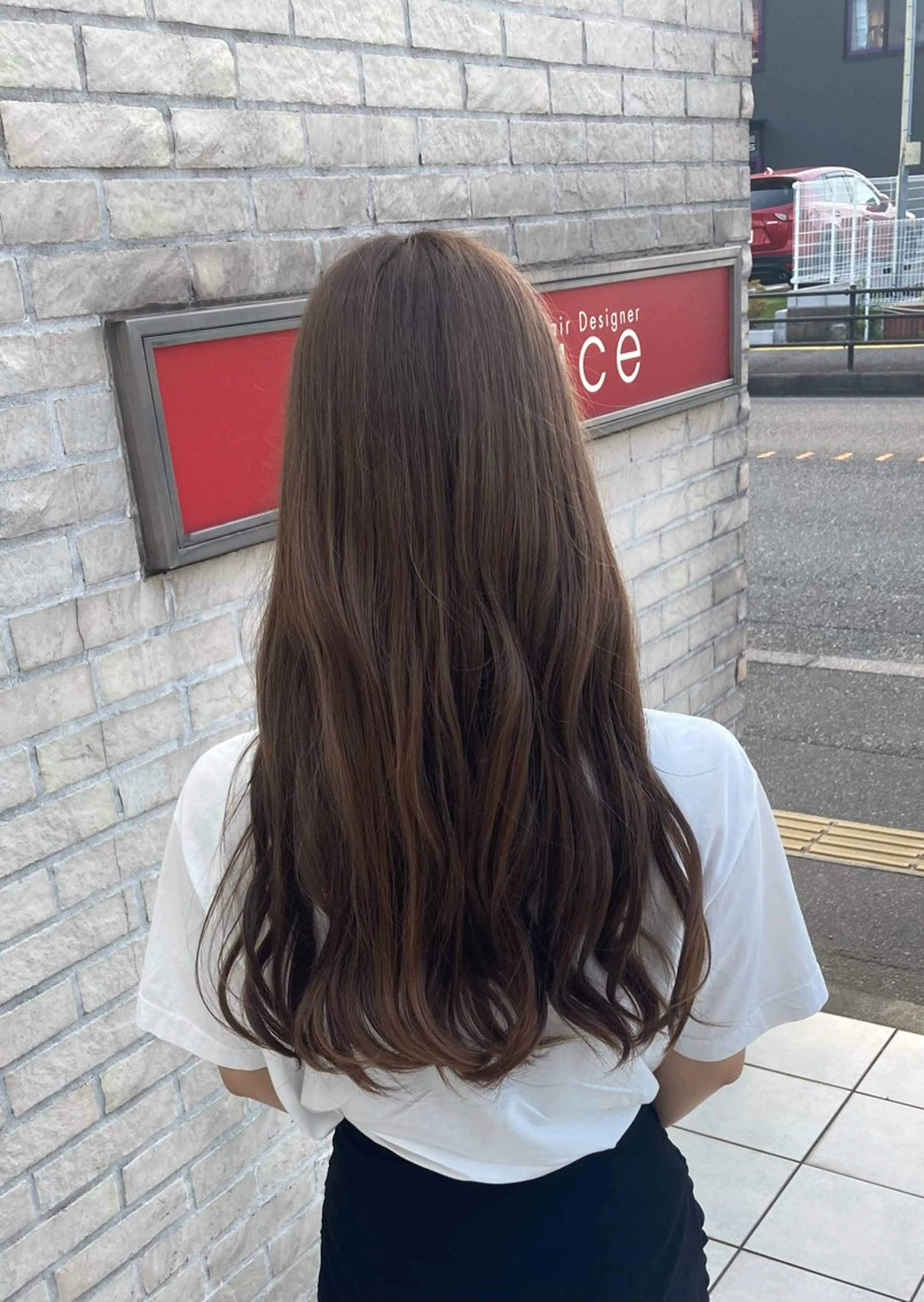 ロング カラー 暗髪つや髪💫 岡本彩花のヘアスタイル