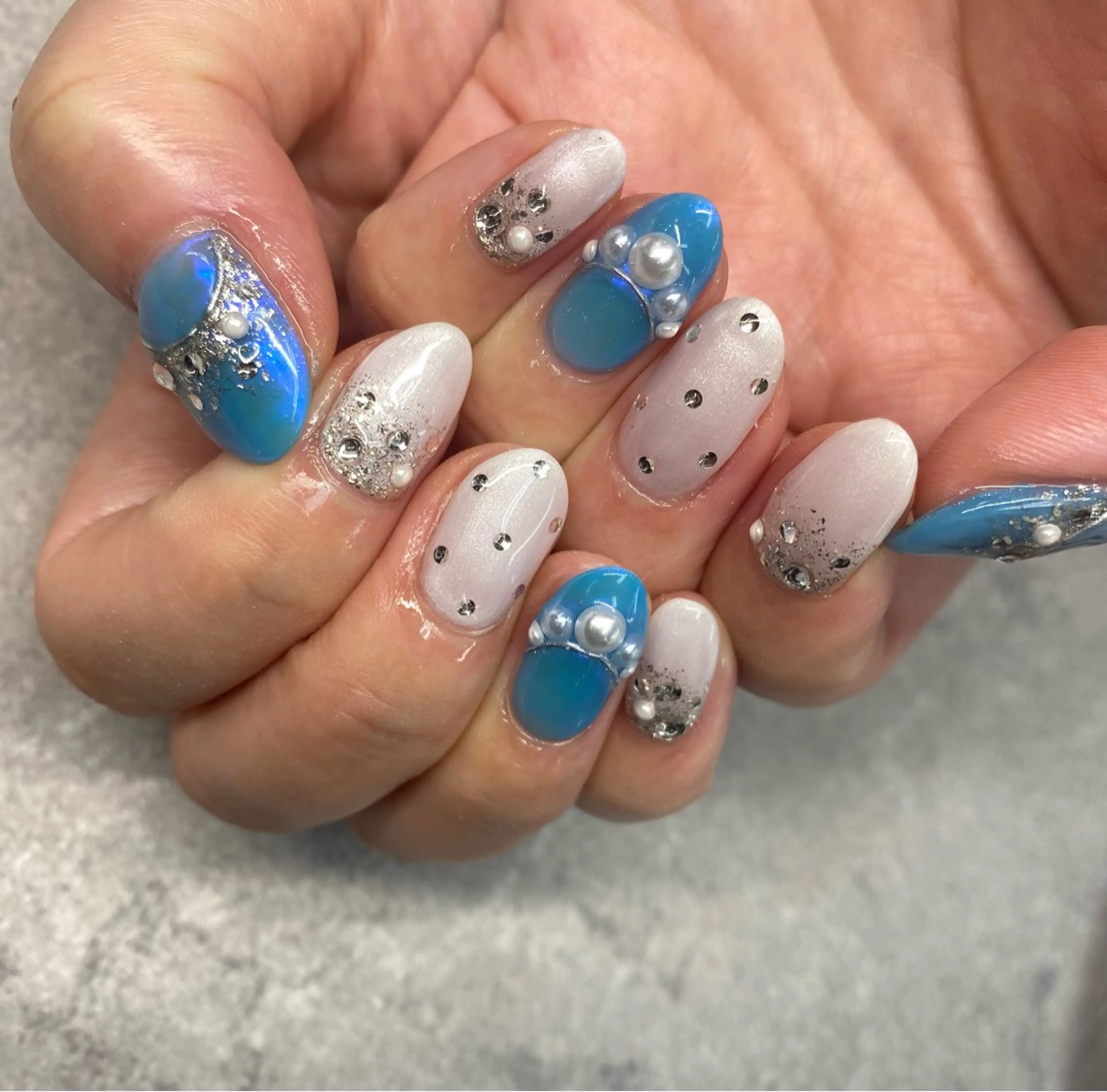 ネイル フットネイル フレンチネイル グラデーション キラキラネイル 韓国ネイル ハンドネイル okada kannaのネイルデザイン