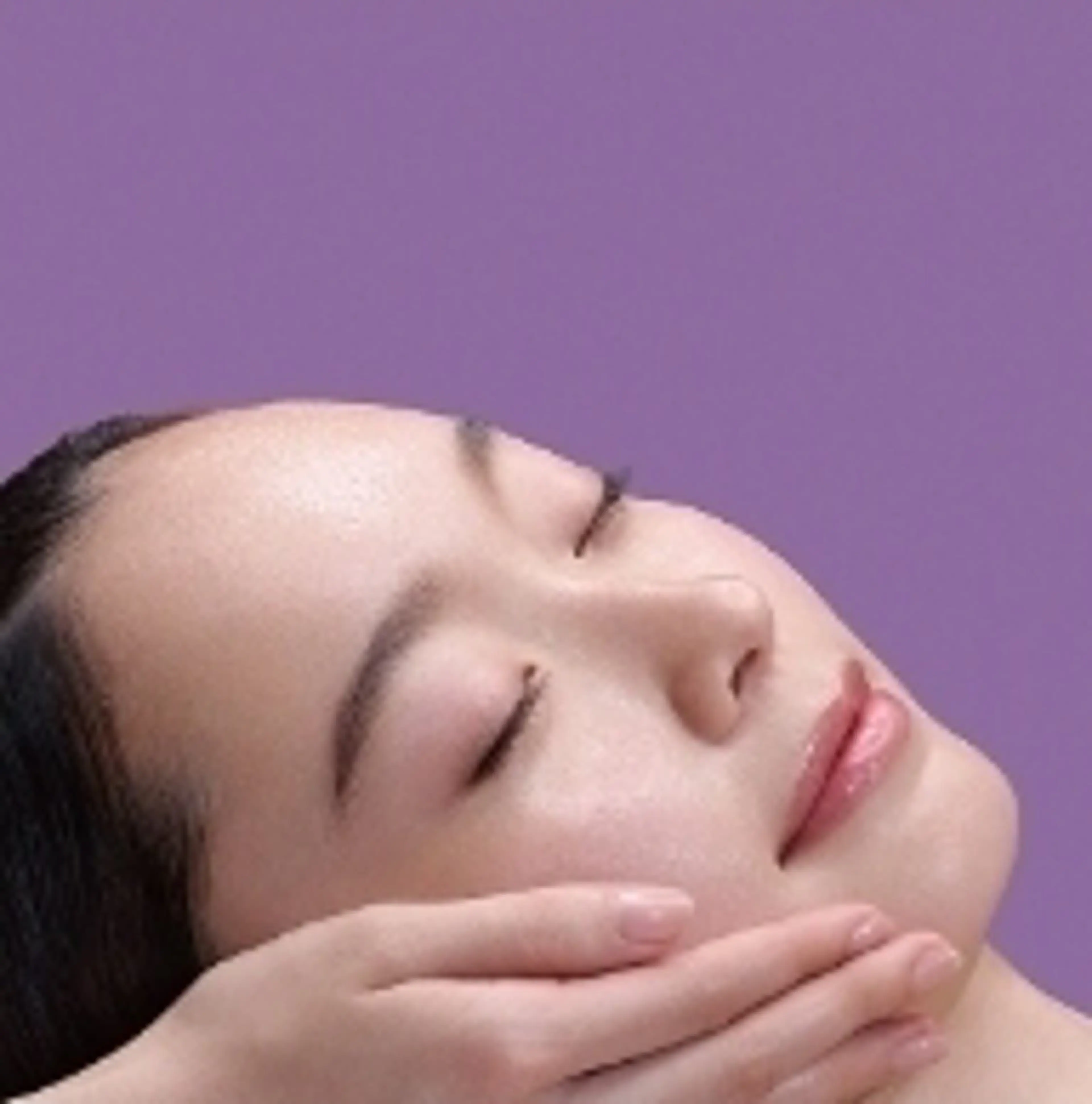 ラグジュアリーエイジングケア  ポーラ最高峰のグランラグゼ美容液を使用したスペシャルエステです♪の写真