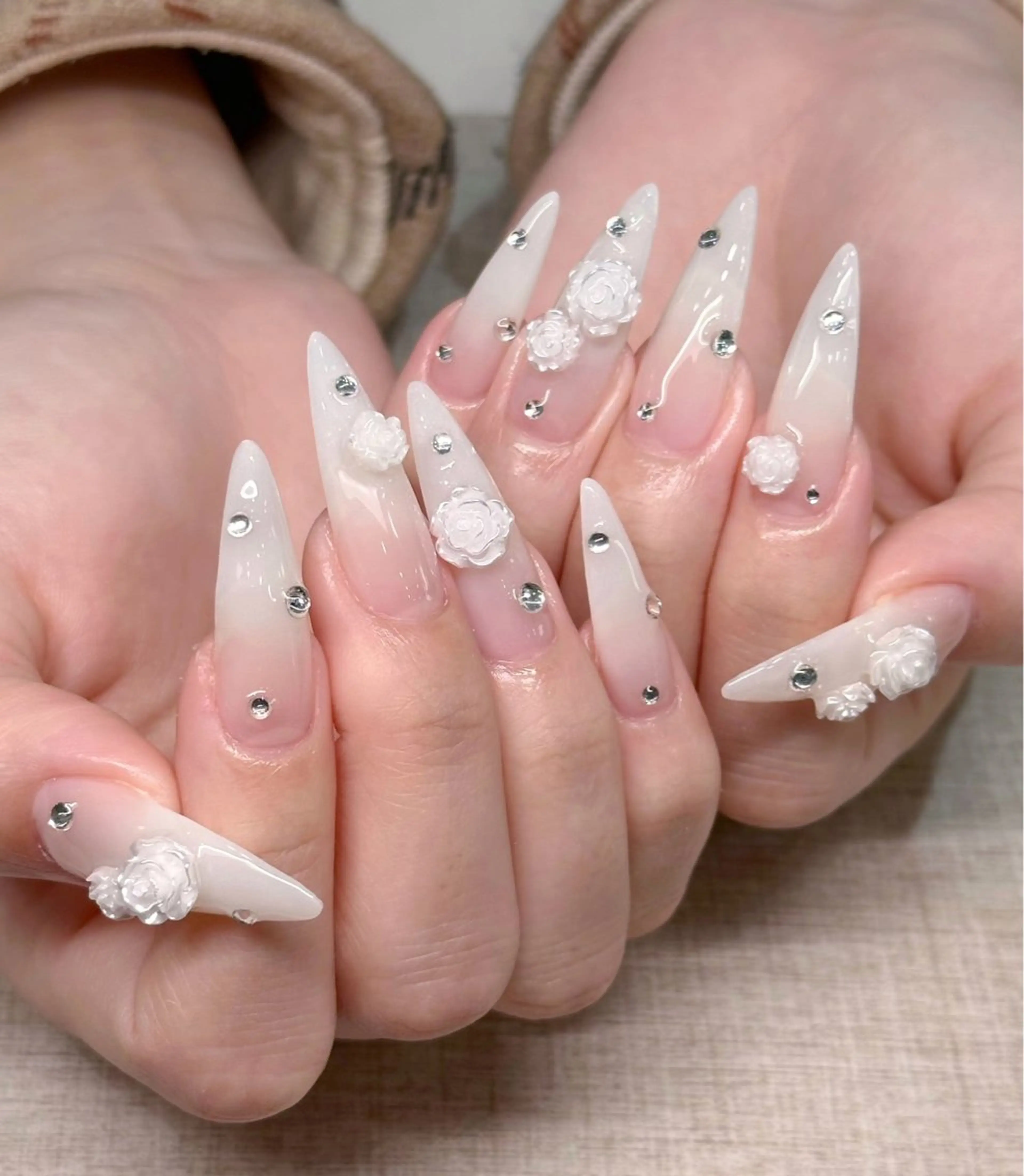 ネイル オーロラネイル ブルー チークネイル フットネイル フレンチネイル ハンドネイル REI NAのネイルデザイン