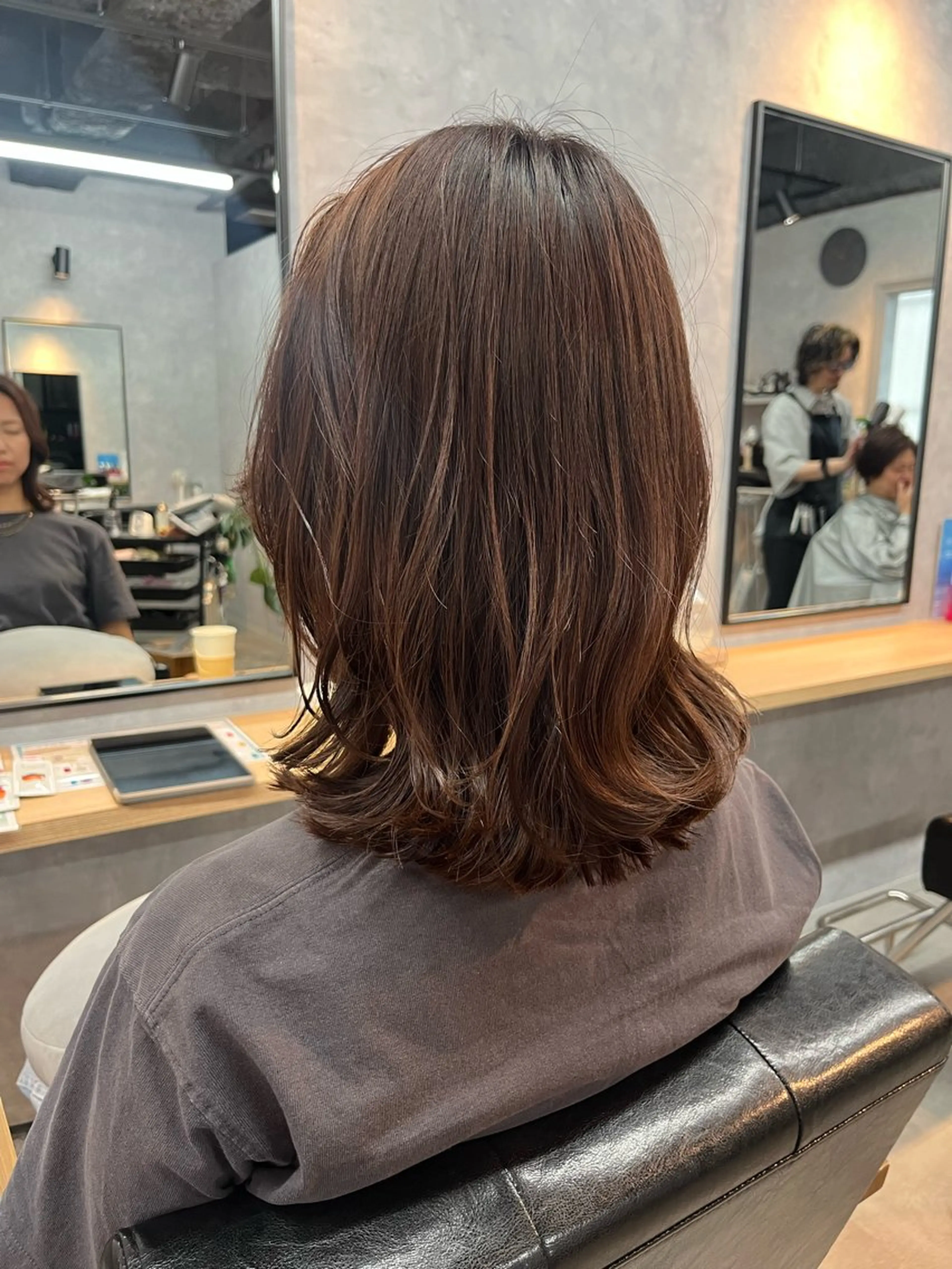 ミディアム アッシュ アッシュブラウン 小山洋次/阪急茨木/ 透明感カラーショートのヘアスタイル