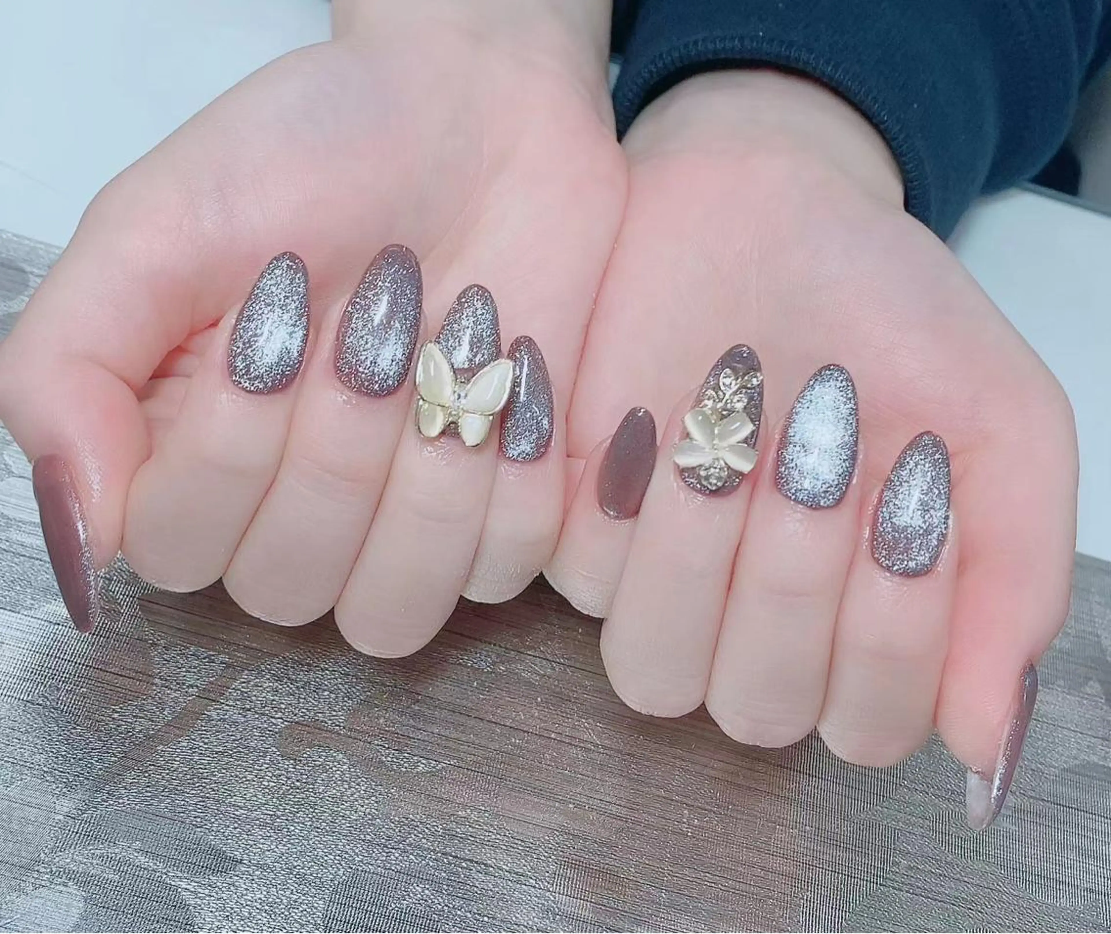 ネイル ハンドネイル I-nailロング /ワンホン/キラキラのネイルデザイン