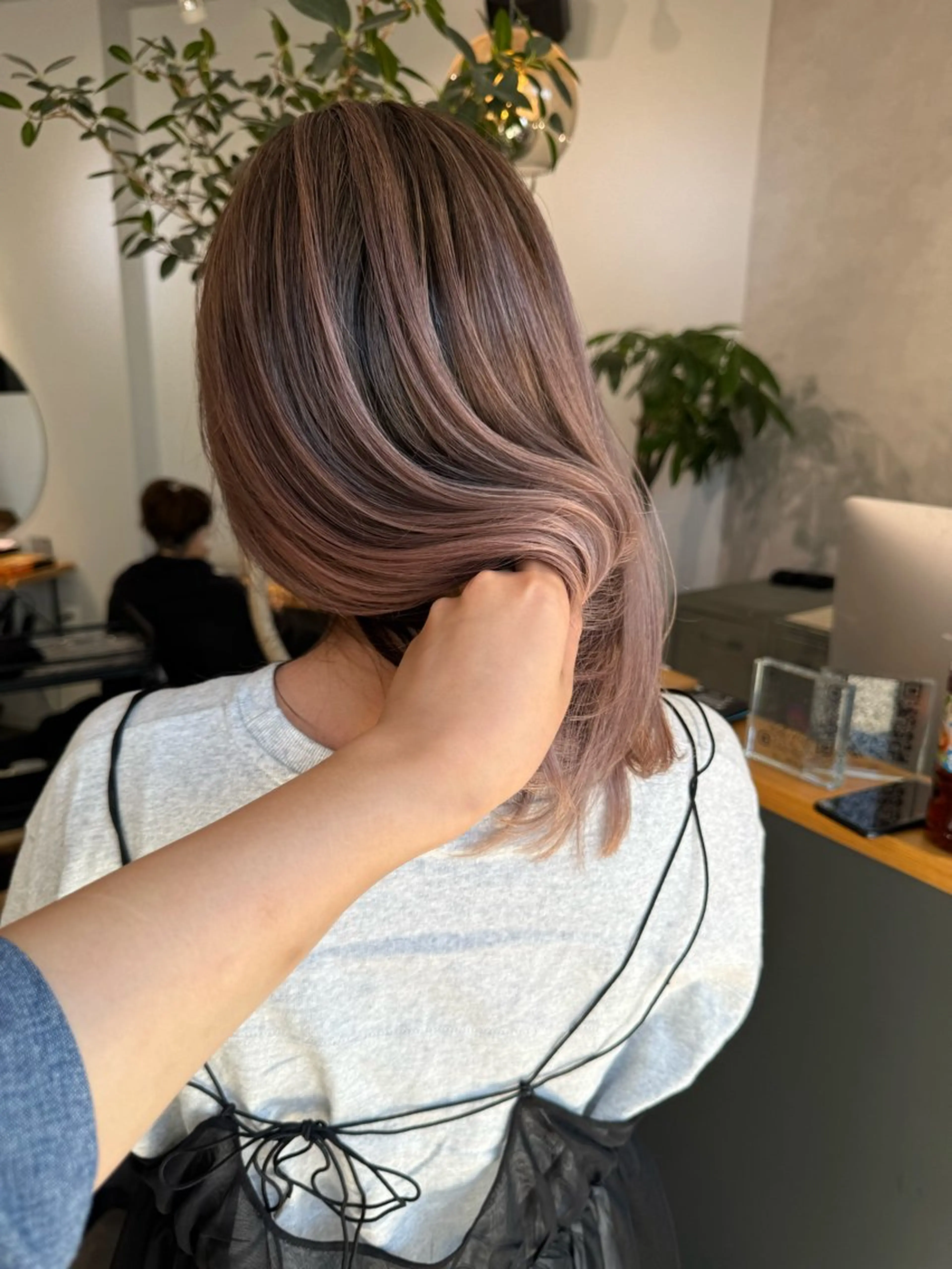 ミディアム 岸川 恭子のヘアスタイル