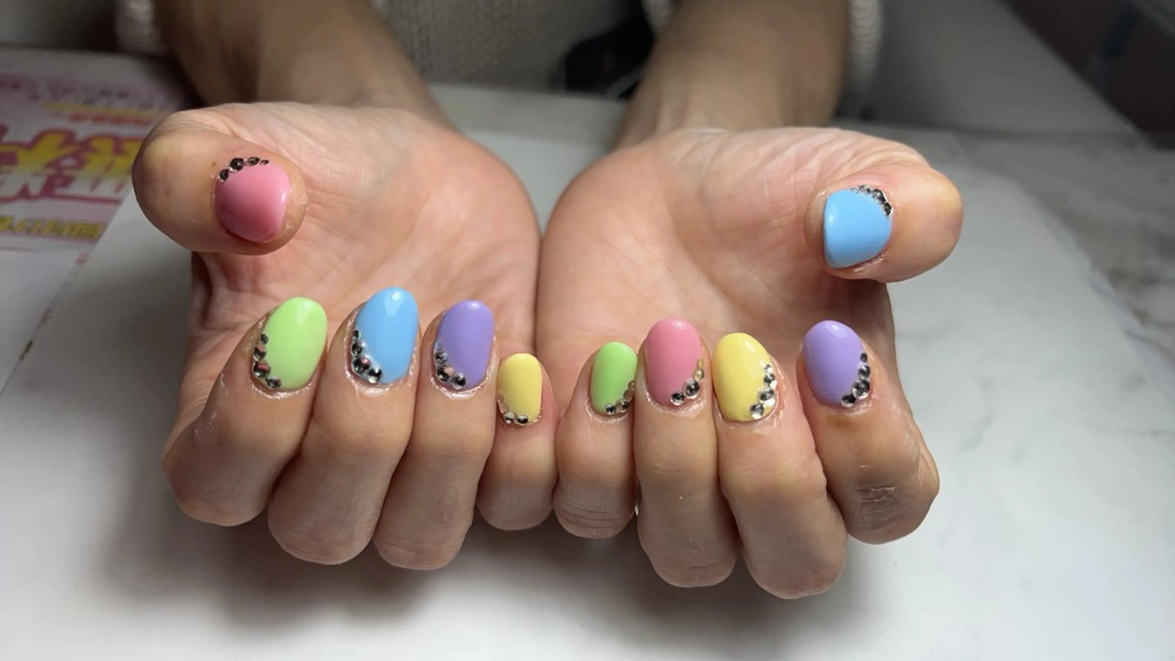 ワンカラーネイル 10色まで・アクセントの写真