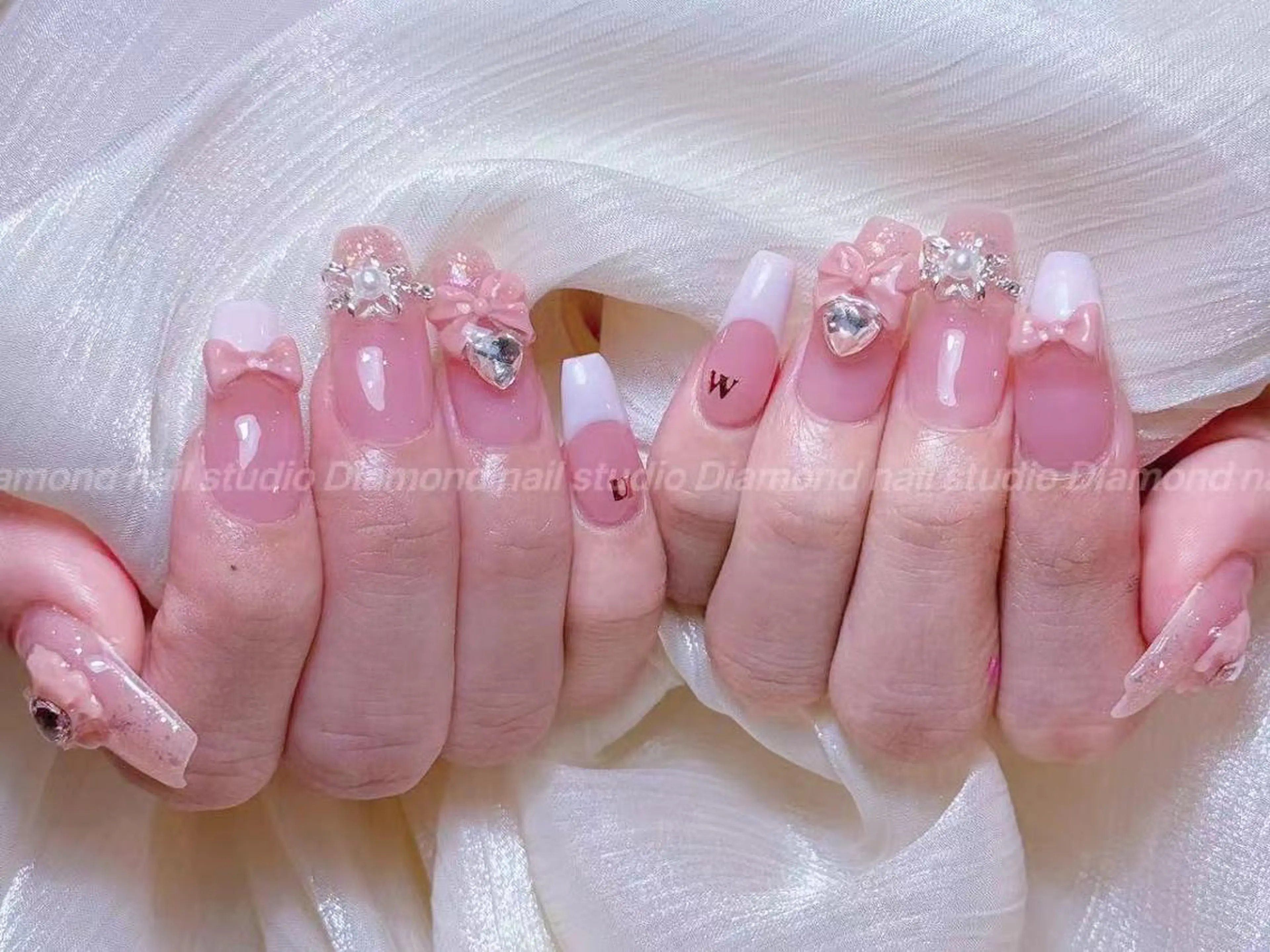 ロング 韓国風ヘア Plenty 🚢のネイルデザイン