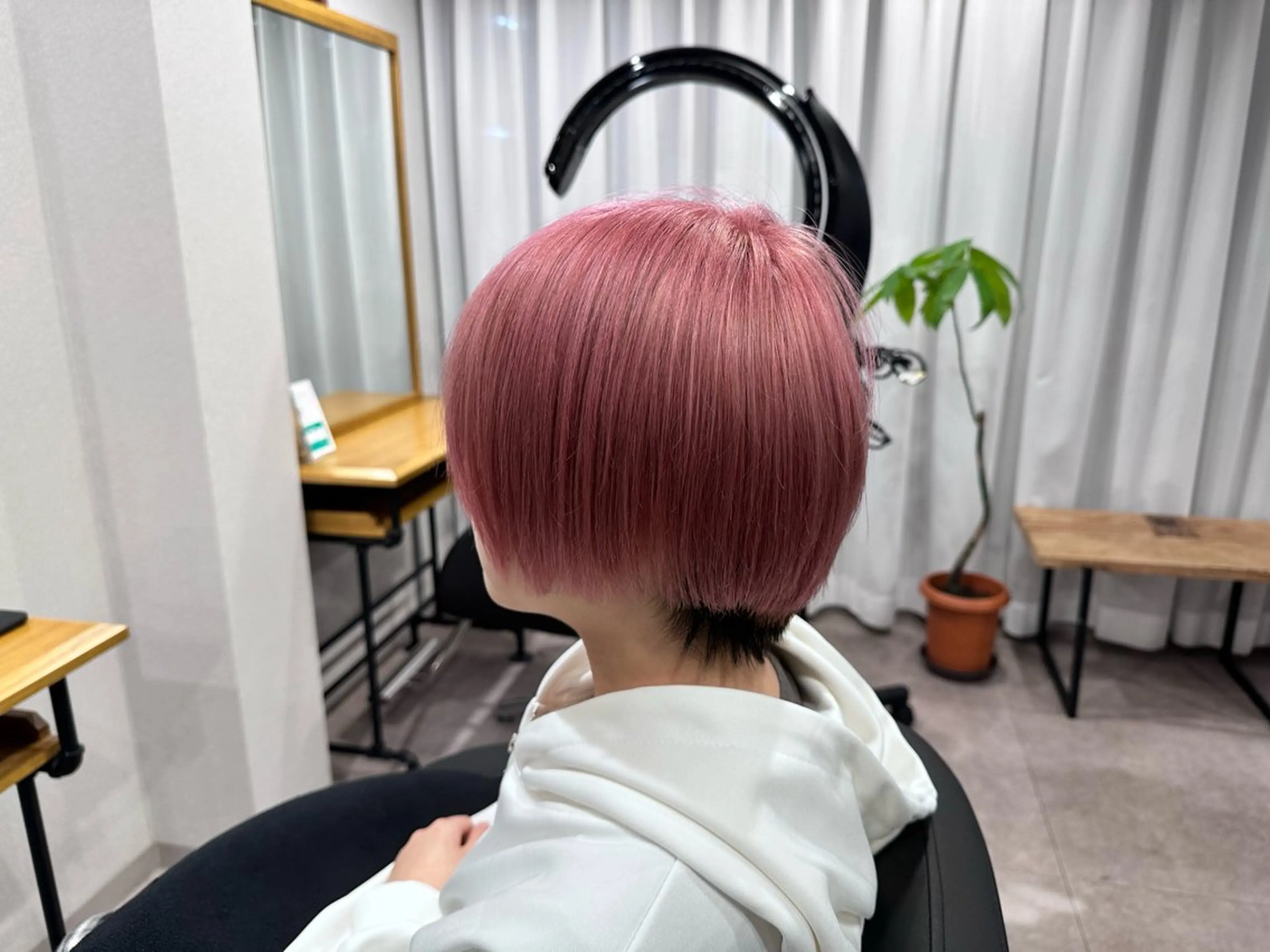 ショート カラー ピンクカラー ホワイトピンク 《髪質改善・縮毛矯正 /ブリーチ》坂本爽のヘアスタイル